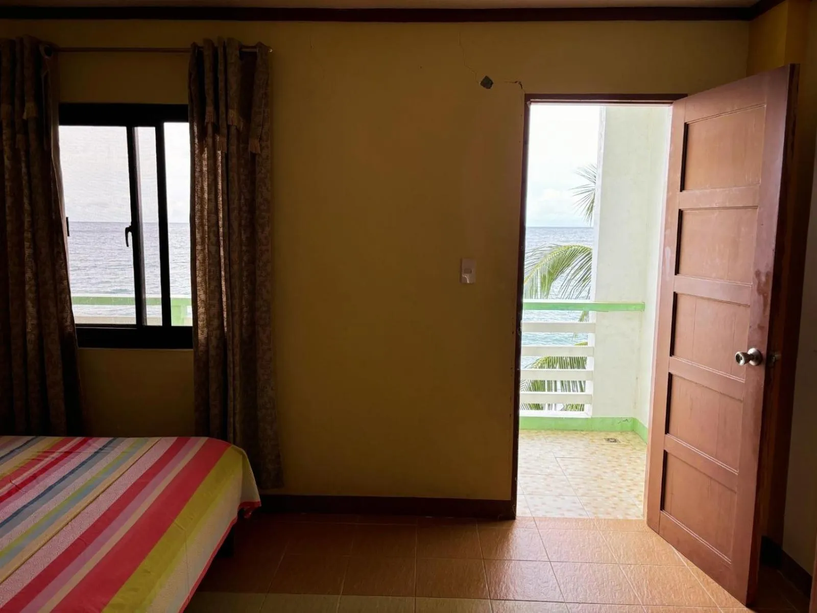 Bed in White Beach Hotel Puerto Galera powered by Cocotel