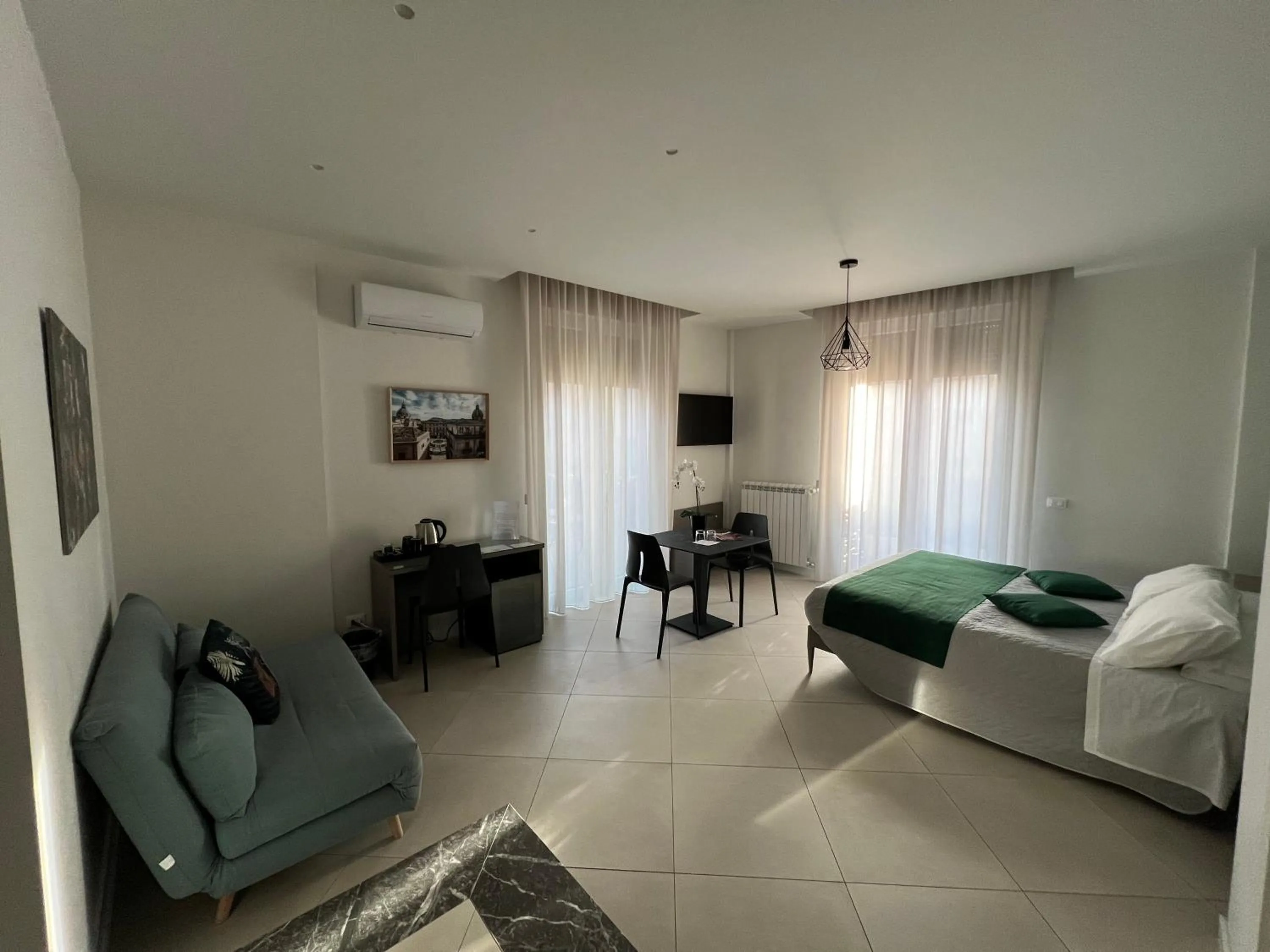 Photo of the whole room, Bed in Maqueda Suites