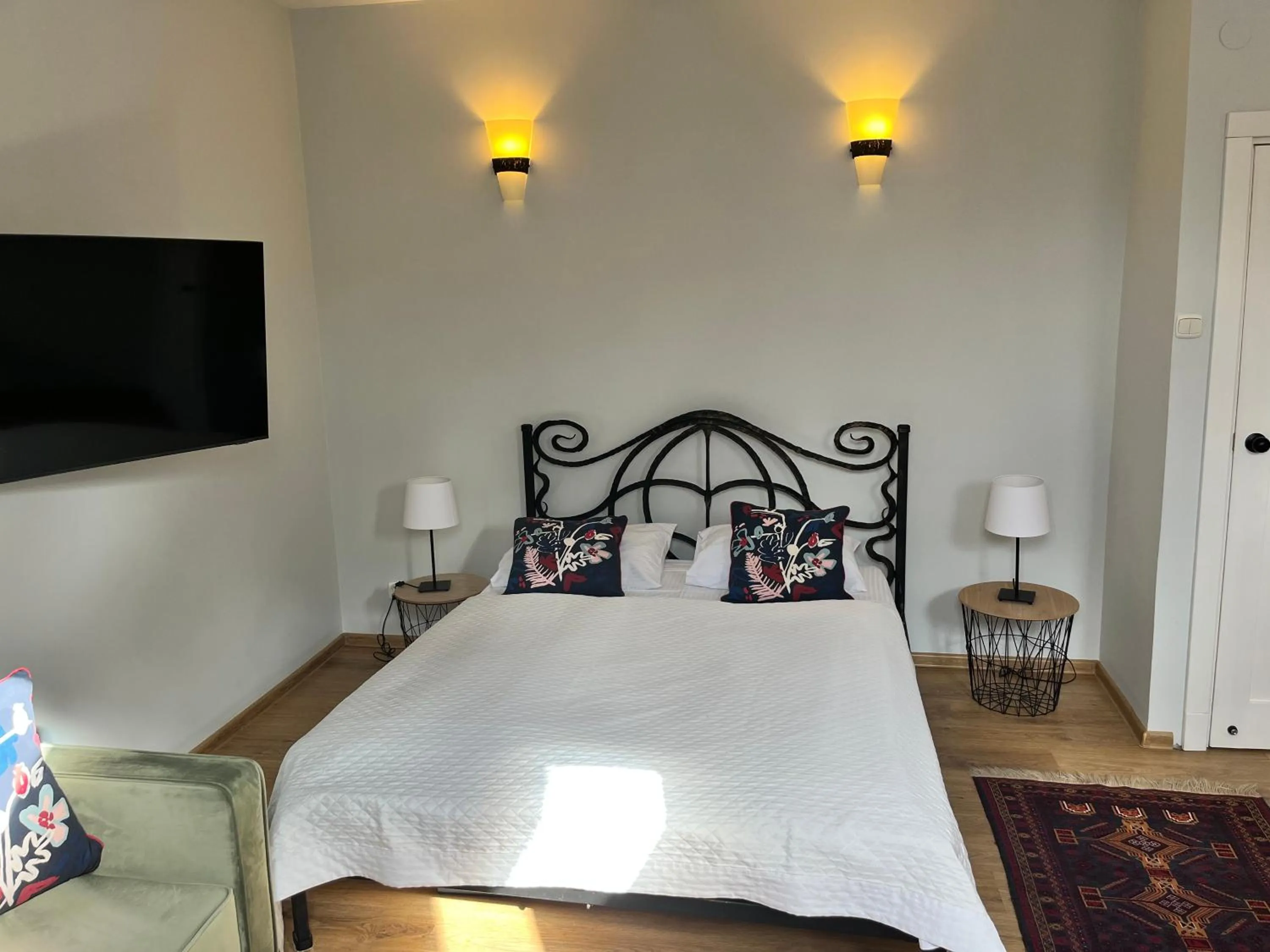 Communal lounge/ TV room, Bed in Oliwa Park Residence