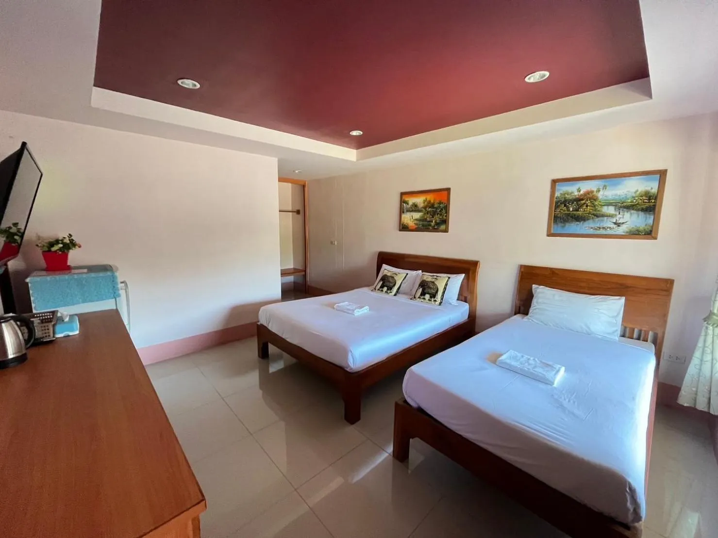 Photo of the whole room, Bed in Happy in Pai