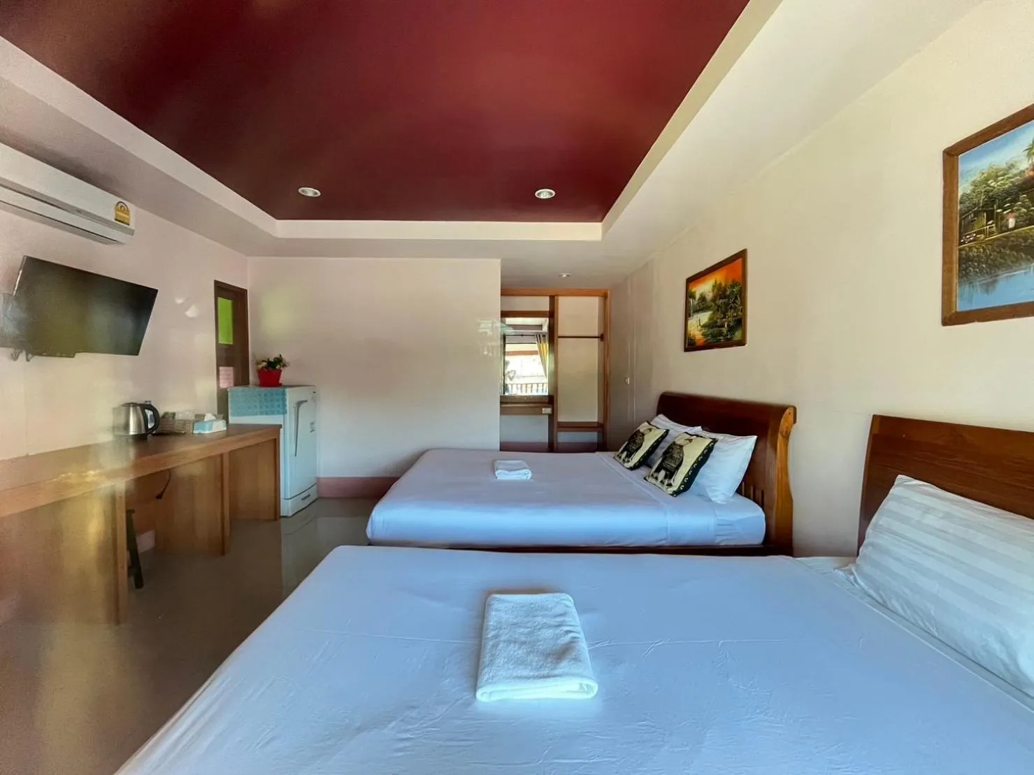 Photo of the whole room, Bed in Happy in Pai
