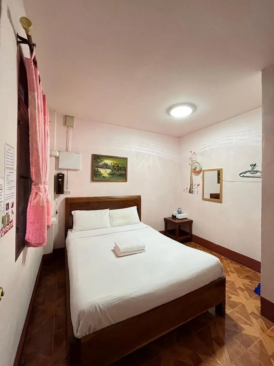 Photo of the whole room, Bed in Happy in Pai