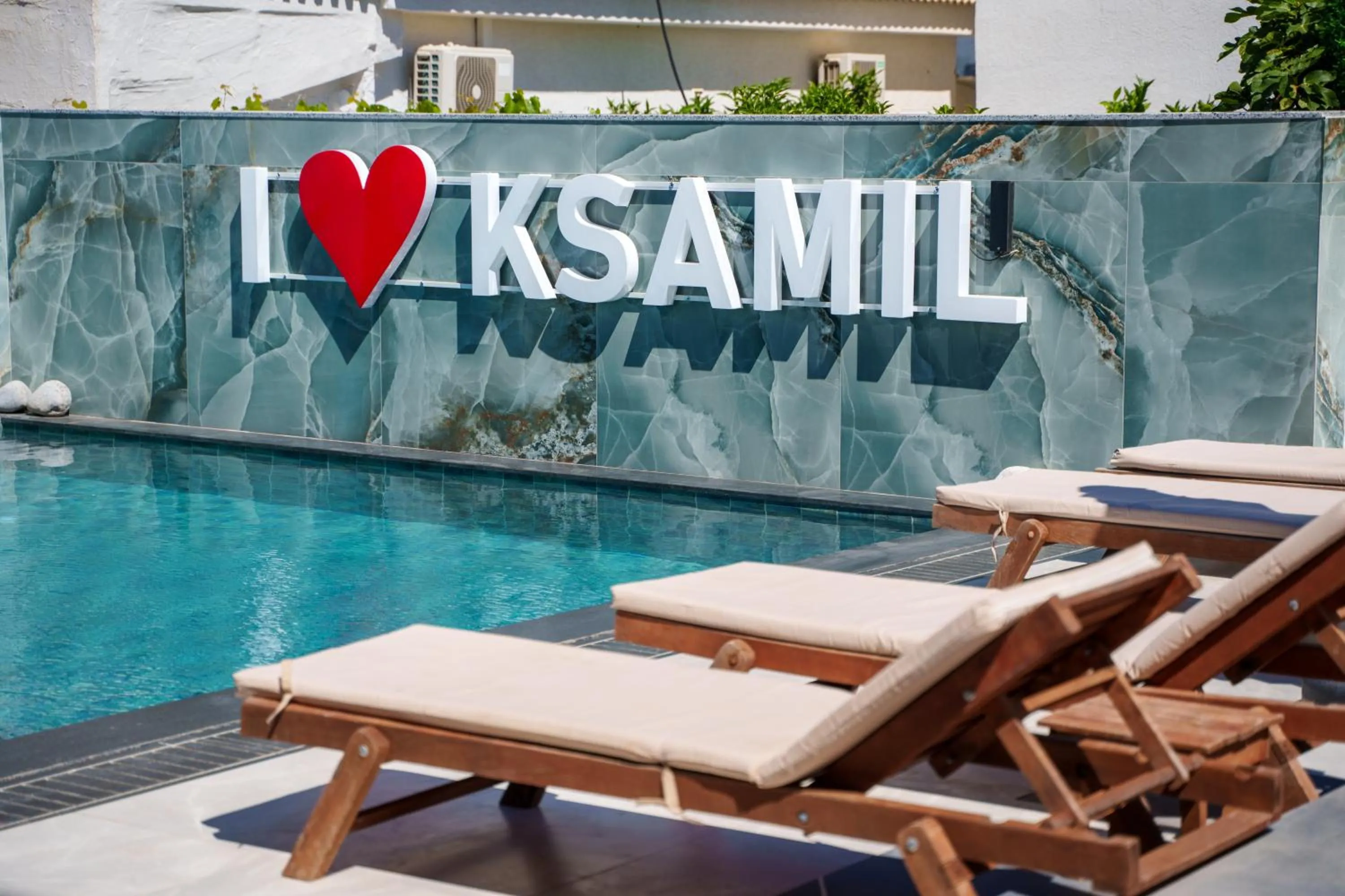 Pool view in Belmond Hotel