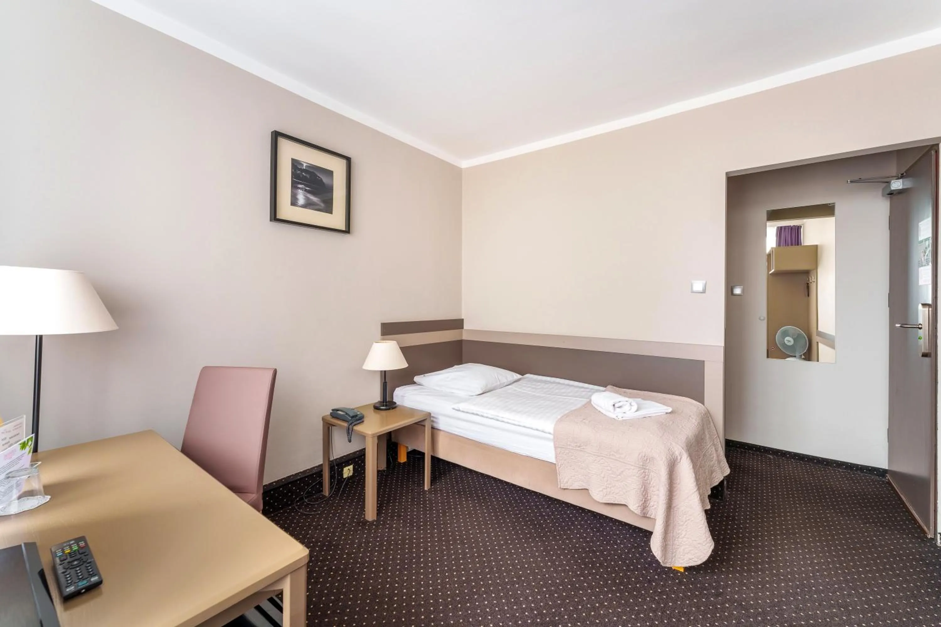 Photo of the whole room, Bed in Hotel New Skanpol