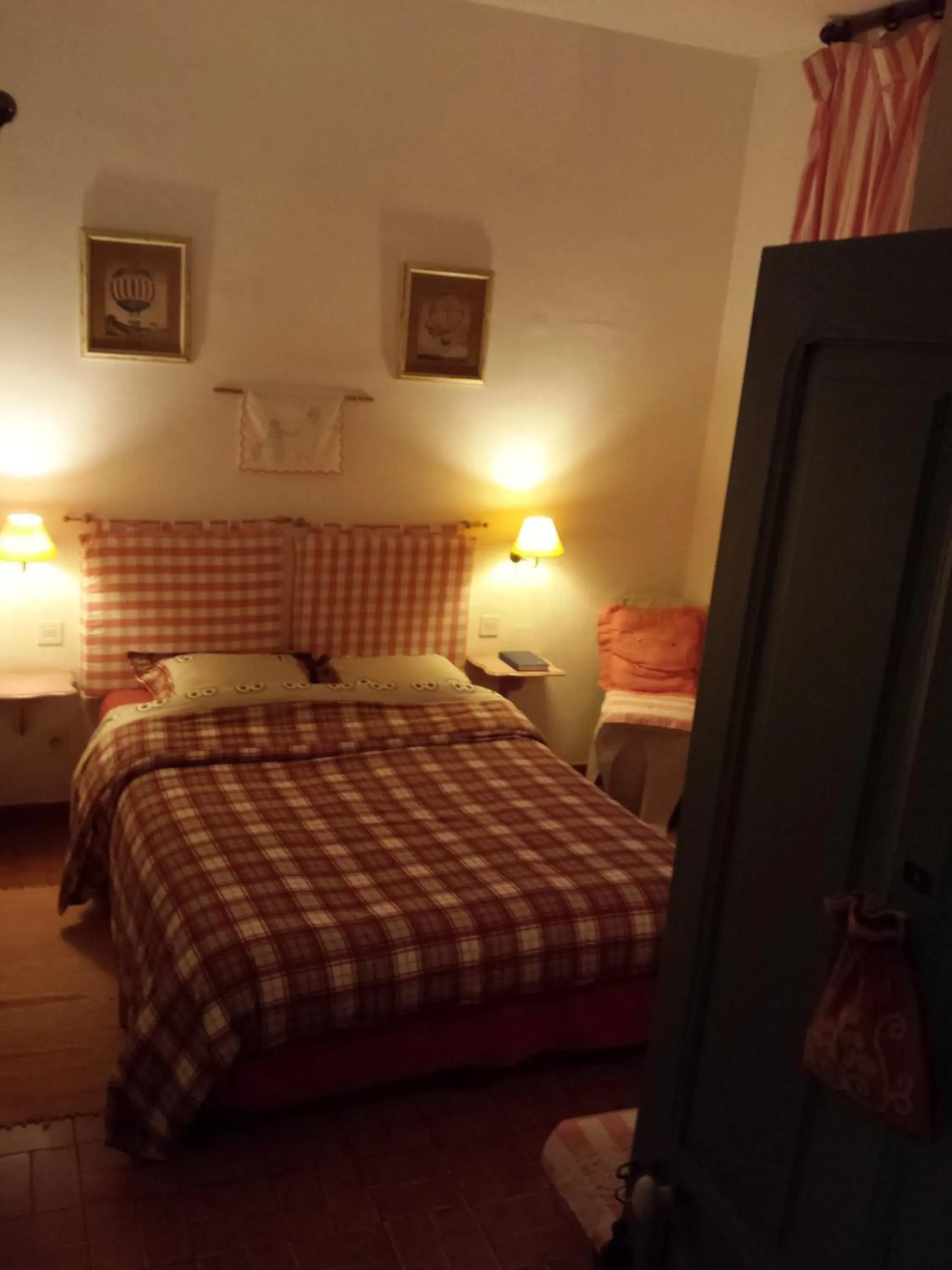 Standard Double Room in Hôtel Restaurant L'Aiglon Standard Double Room in Hôtel Restaurant L'Aiglon