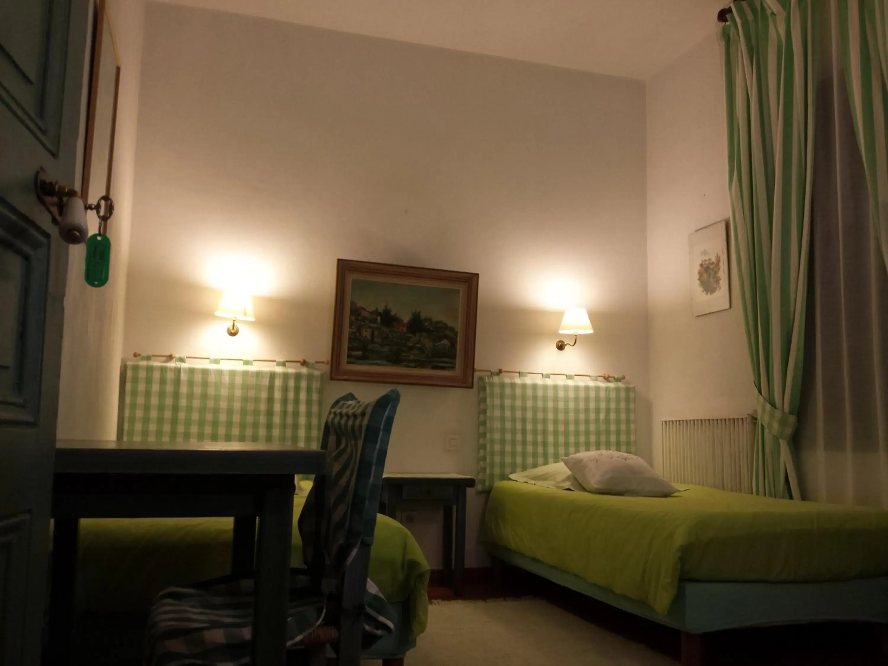 Standard Twin Room in Hôtel Restaurant L'Aiglon Standard Twin Room in Hôtel Restaurant L'Aiglon