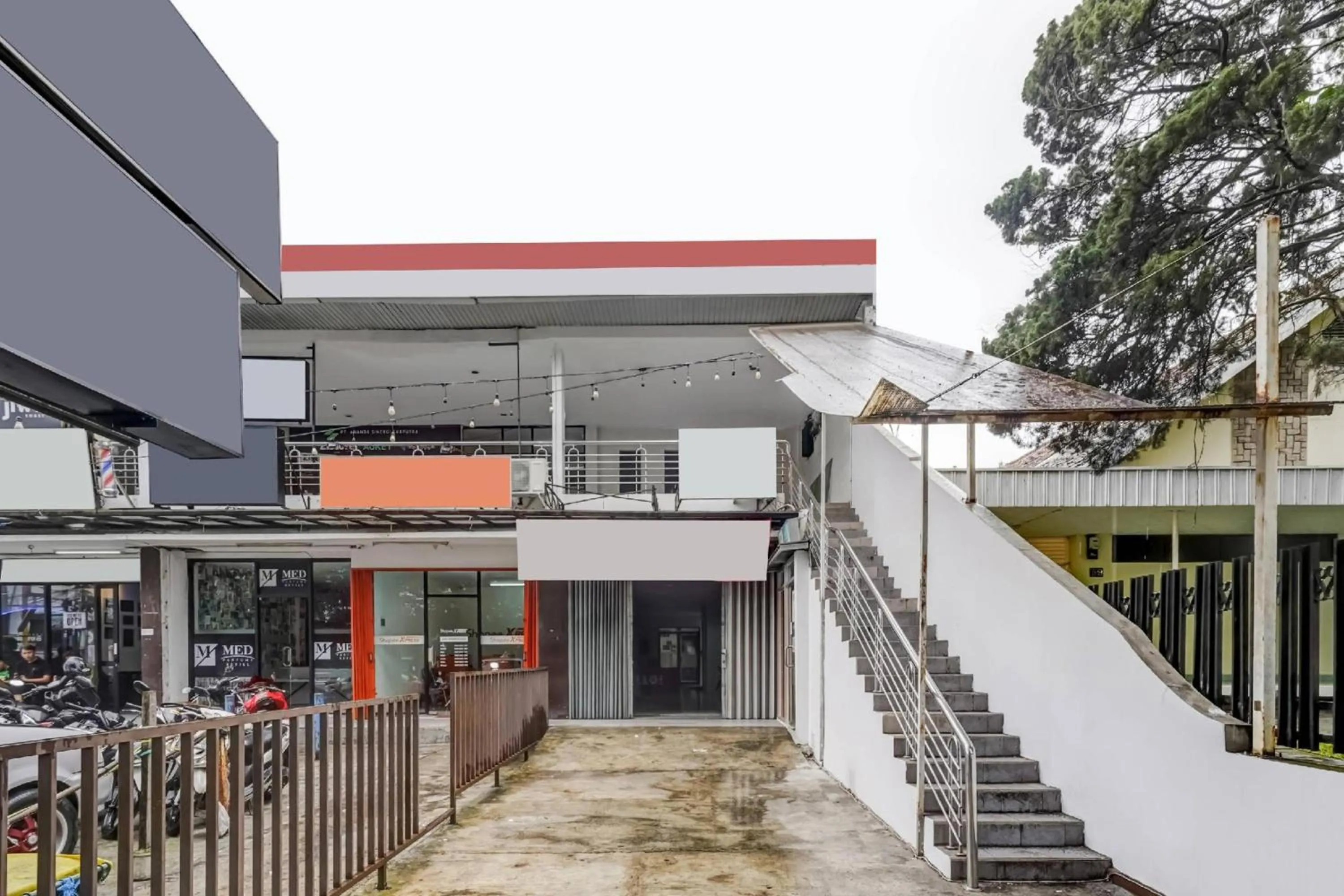 Facade/entrance in Hotel O Dago Near Bandung Zoo Formerly Chatter Place