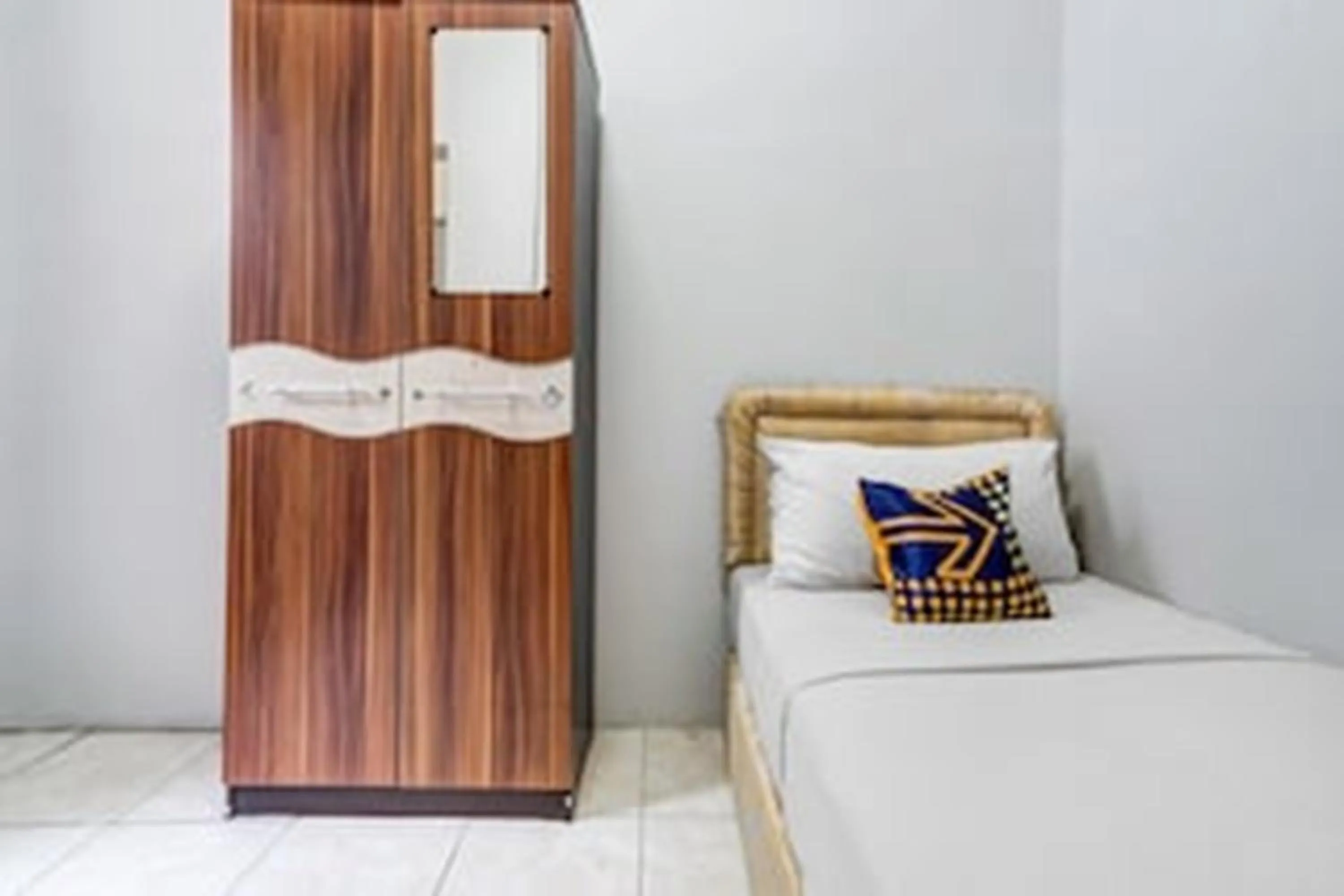 Photo of the whole room, Bed in Hotel O Dago Near Bandung Zoo Formerly Chatter Place