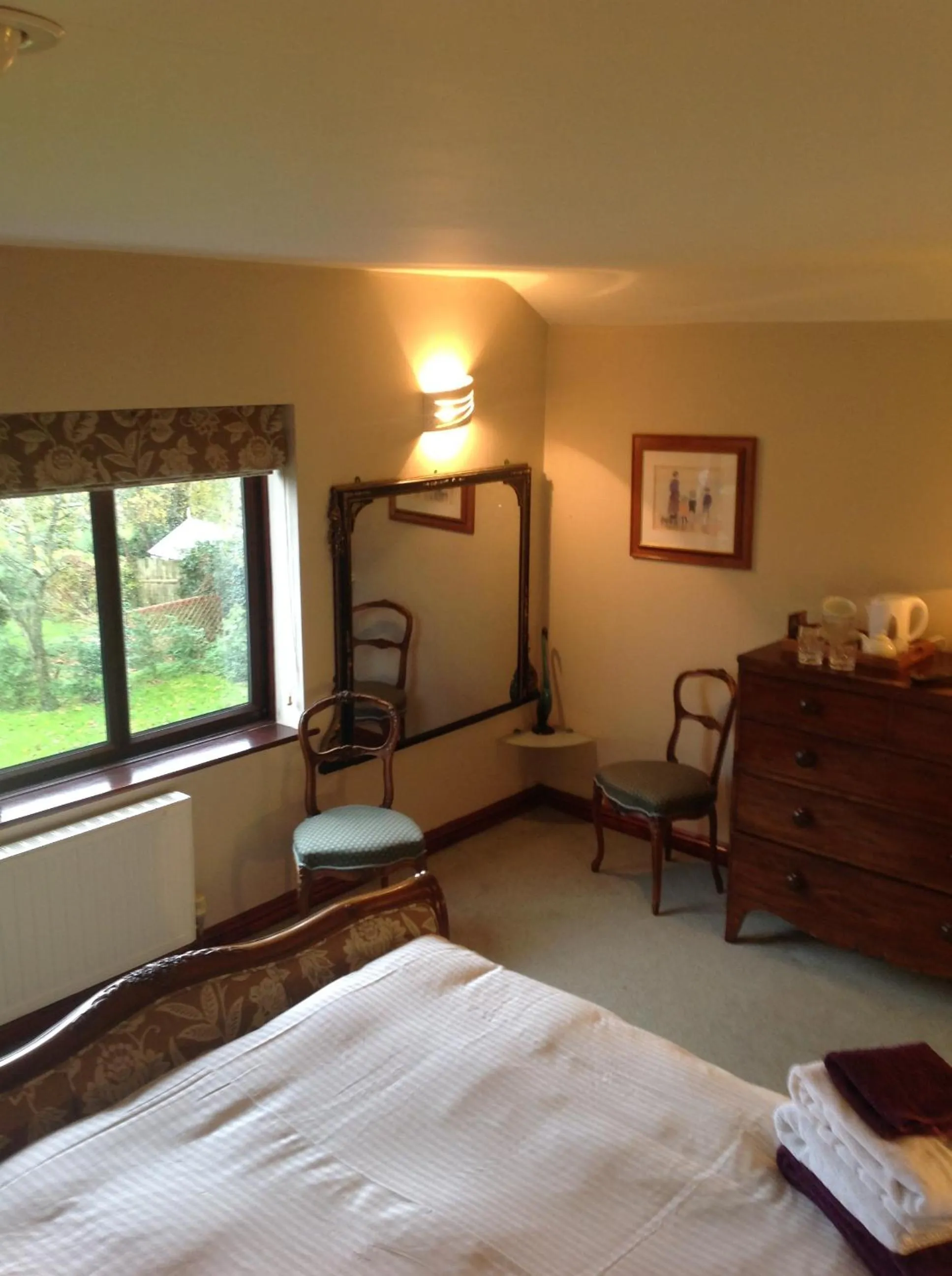 Bedroom, Bed in Redroofs