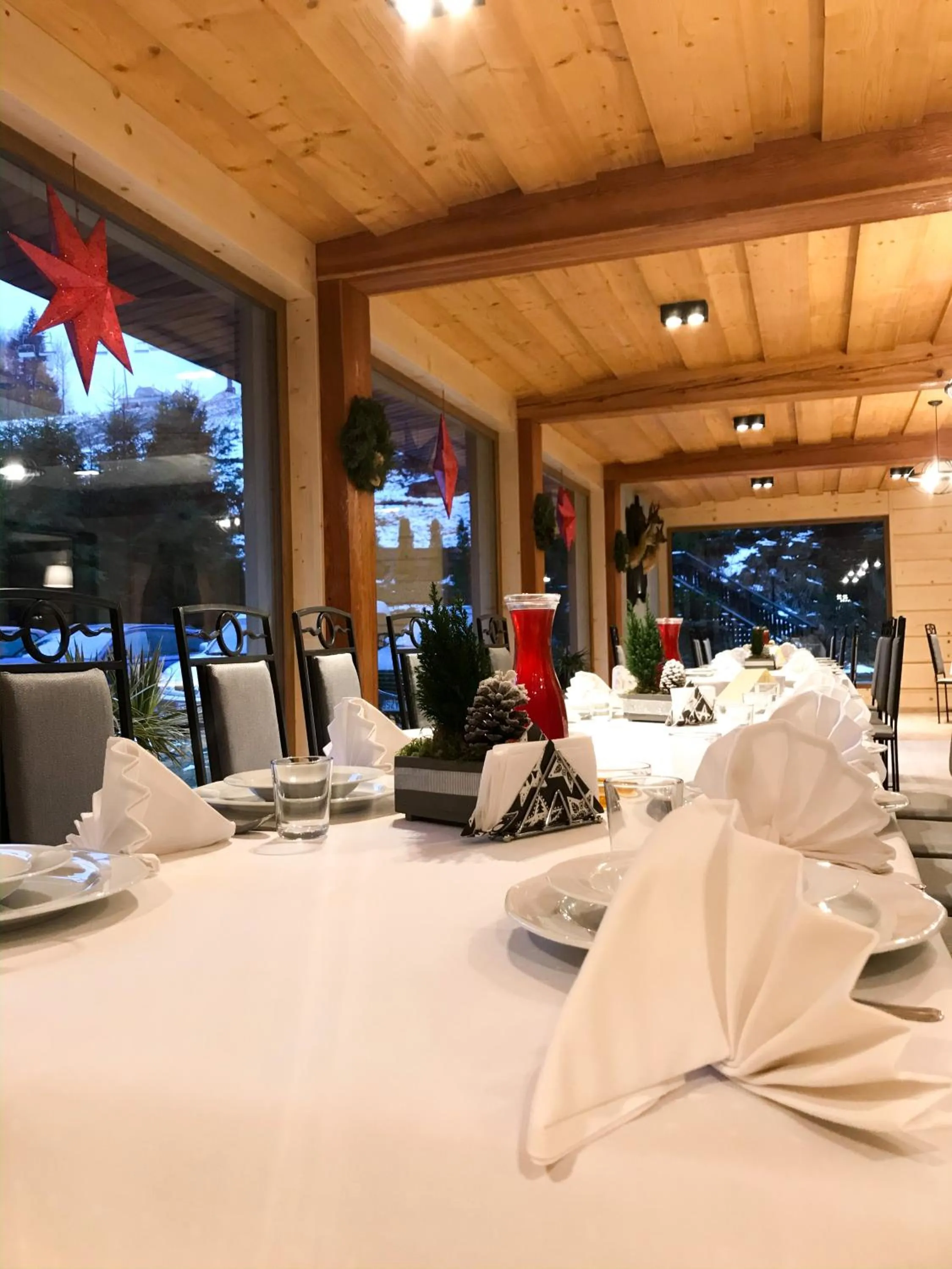 Restaurant/places to eat in Hotel Fero Lux