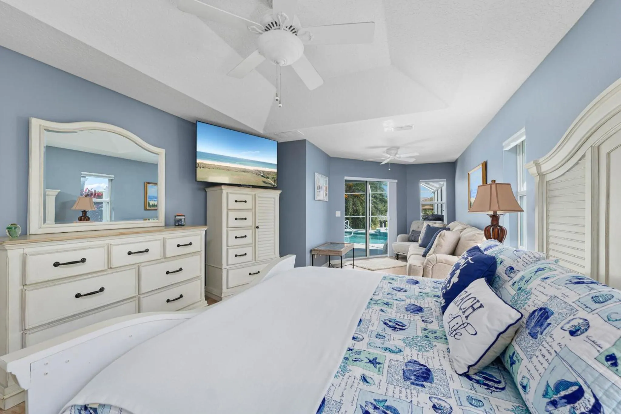 Property building, Bed in Dock Holliday