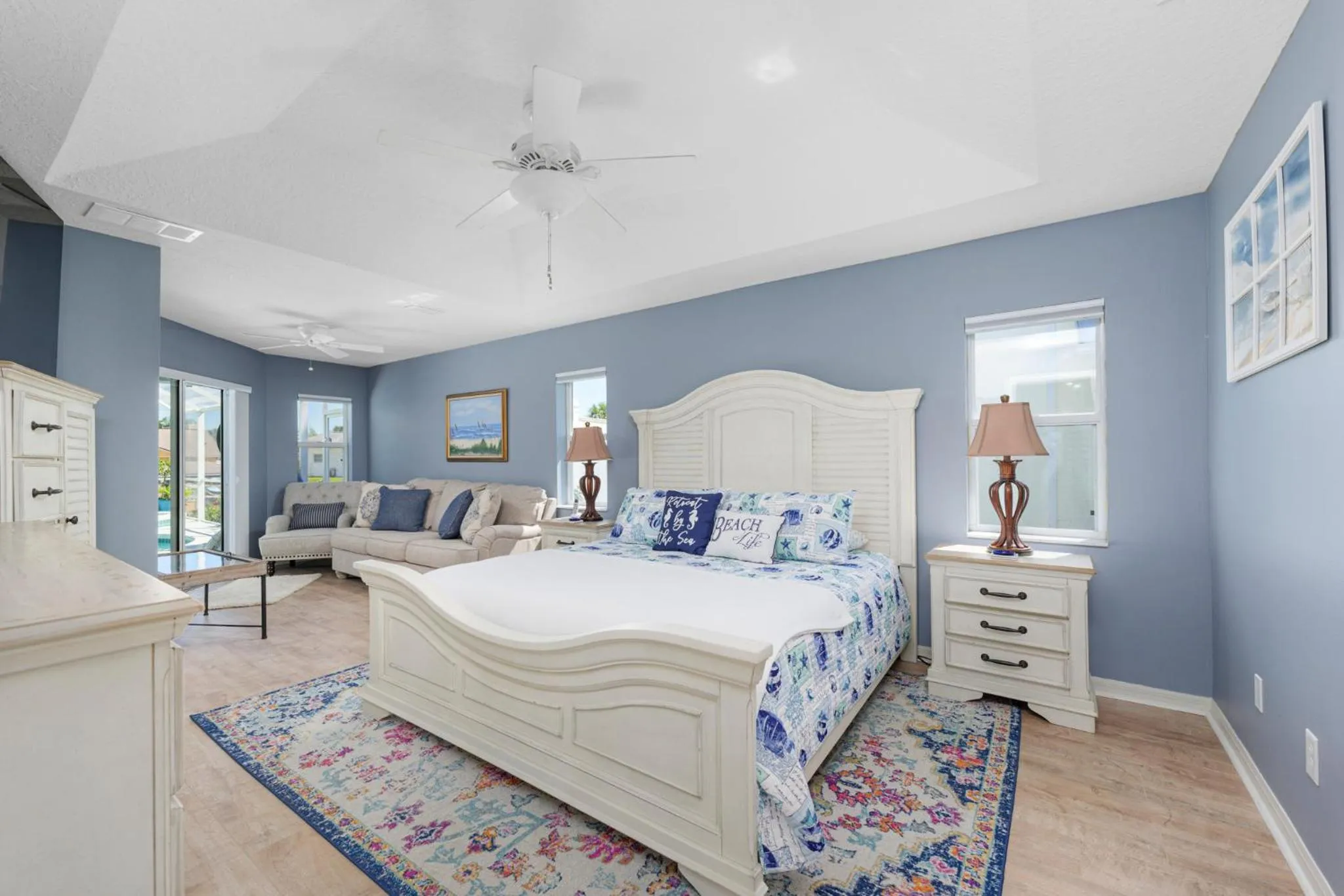 Property building, Bed in Dock Holliday