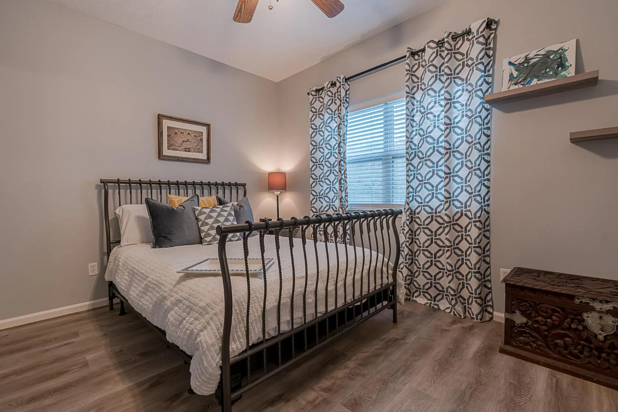 Property building, Bed in The Blue Flamingo