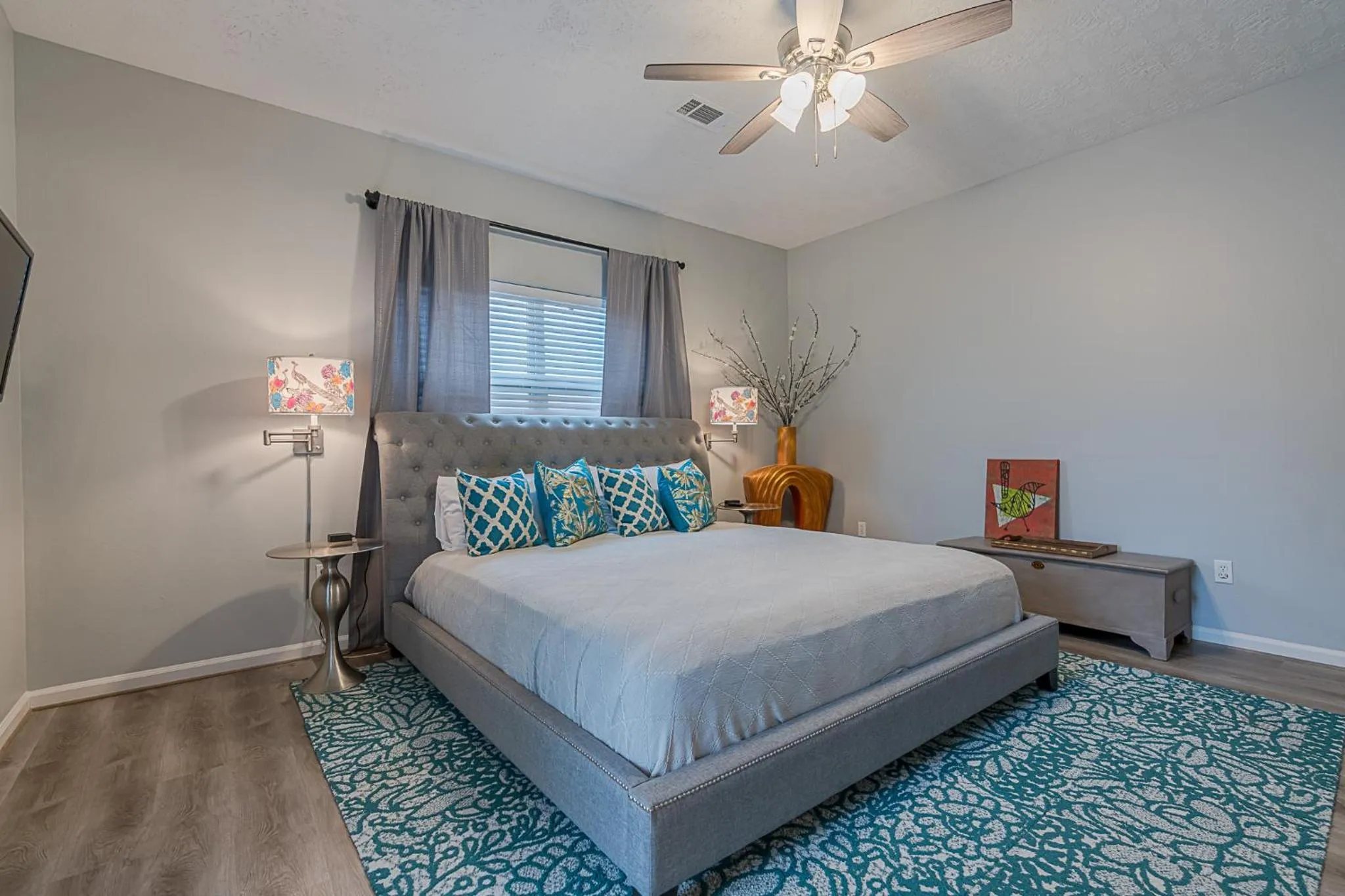 Bedroom, Bed in The Blue Flamingo