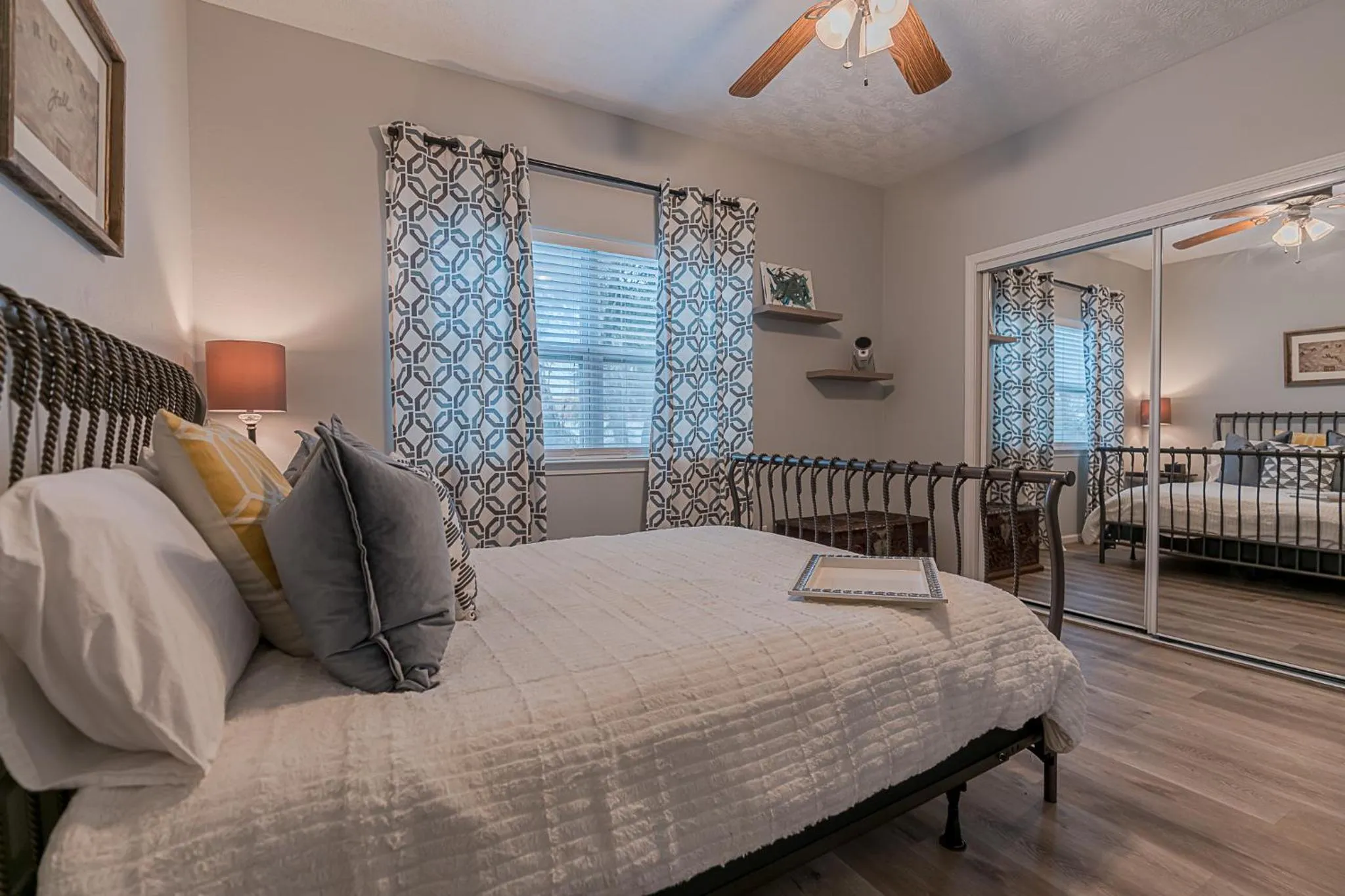 Property building, Bed in The Blue Flamingo