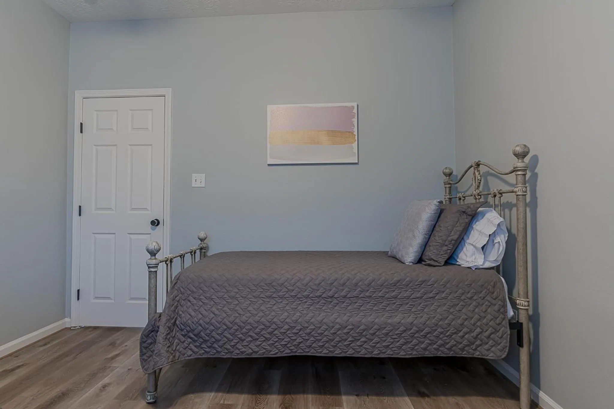 Bedroom, Bed in The Blue Flamingo