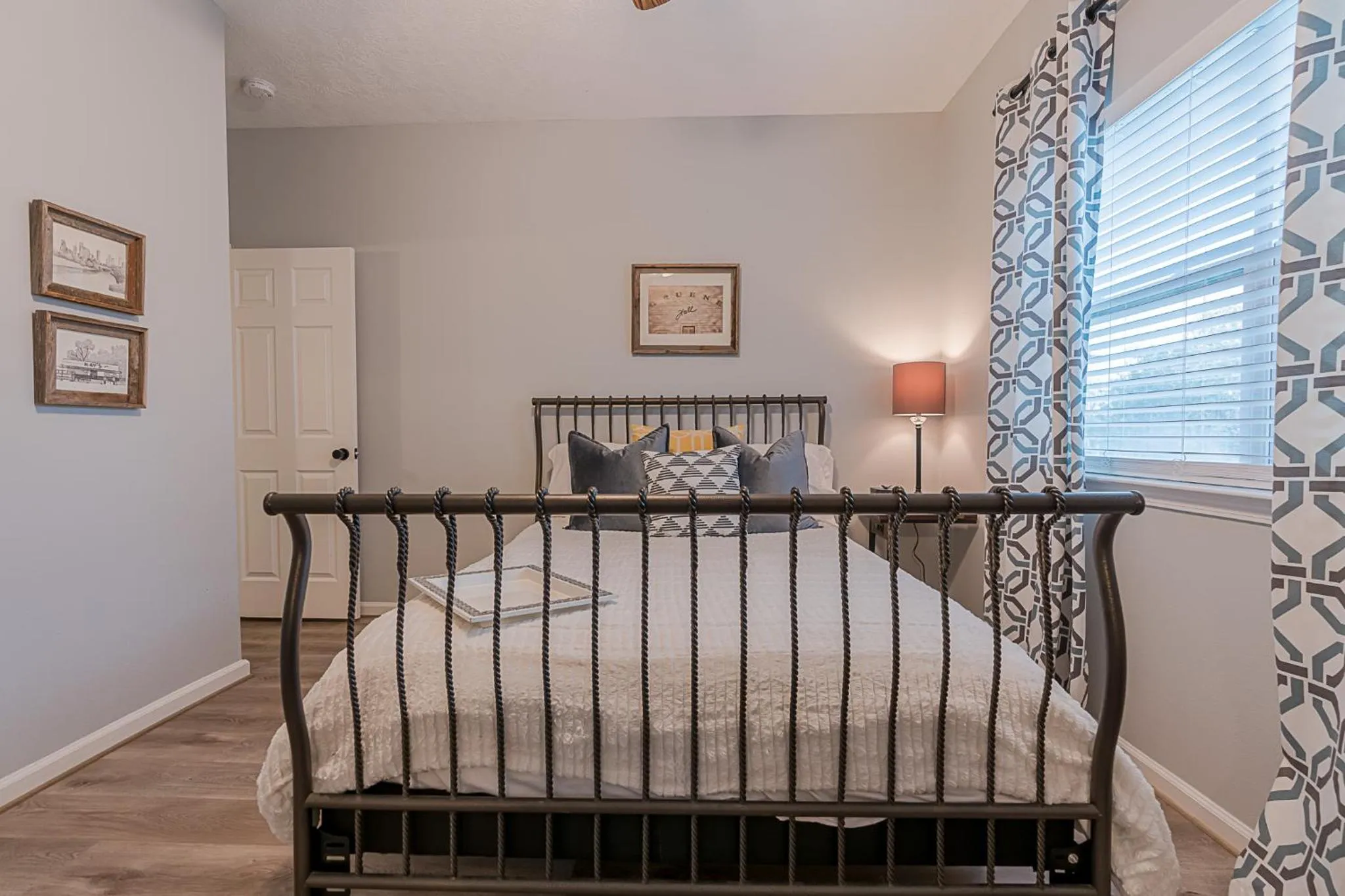 Property building, Bed in The Blue Flamingo