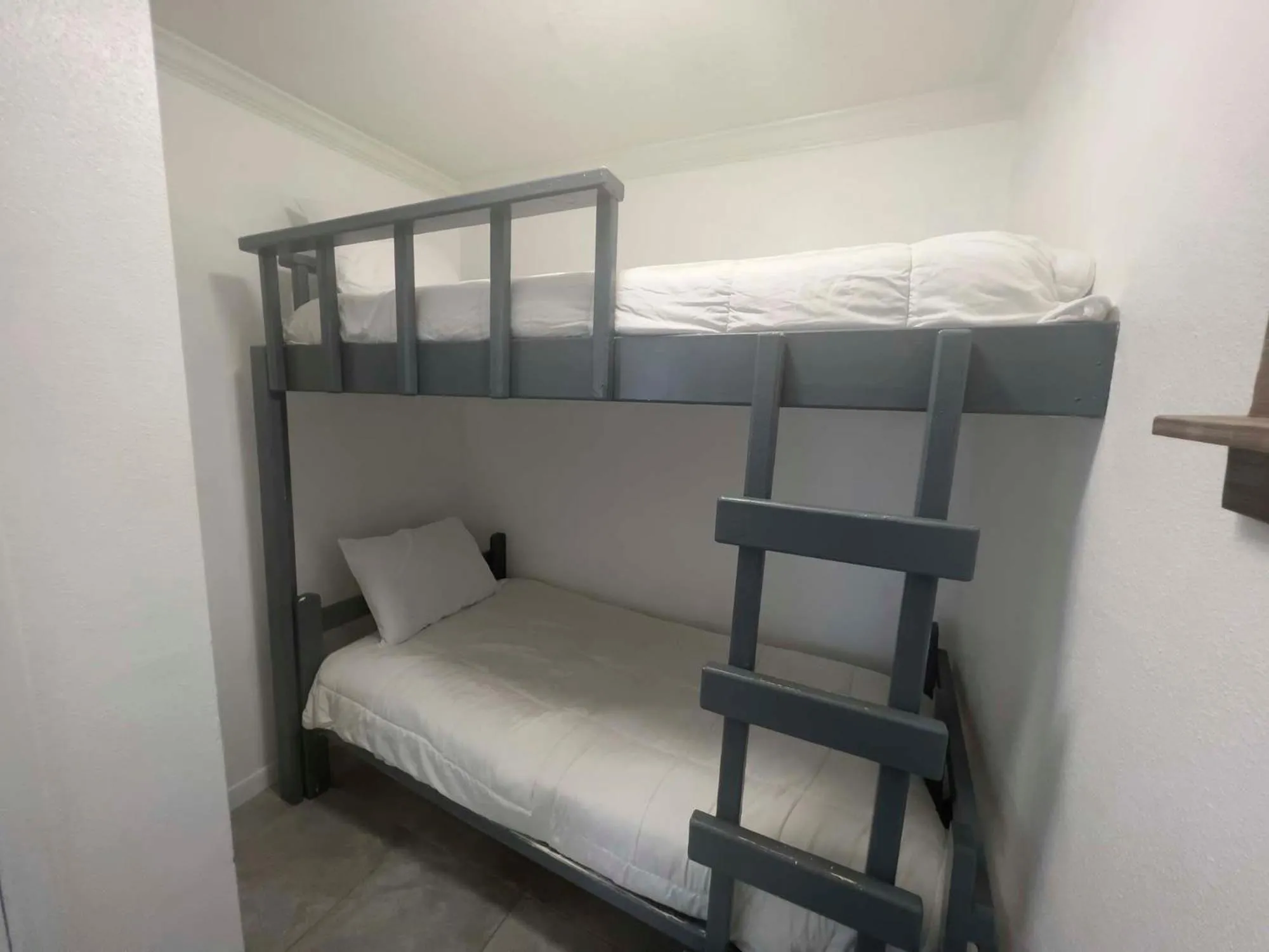 Property building, Bed in Victorian 8201