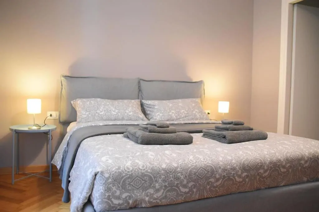 Photo of the whole room, Bed in Residence Montanelli