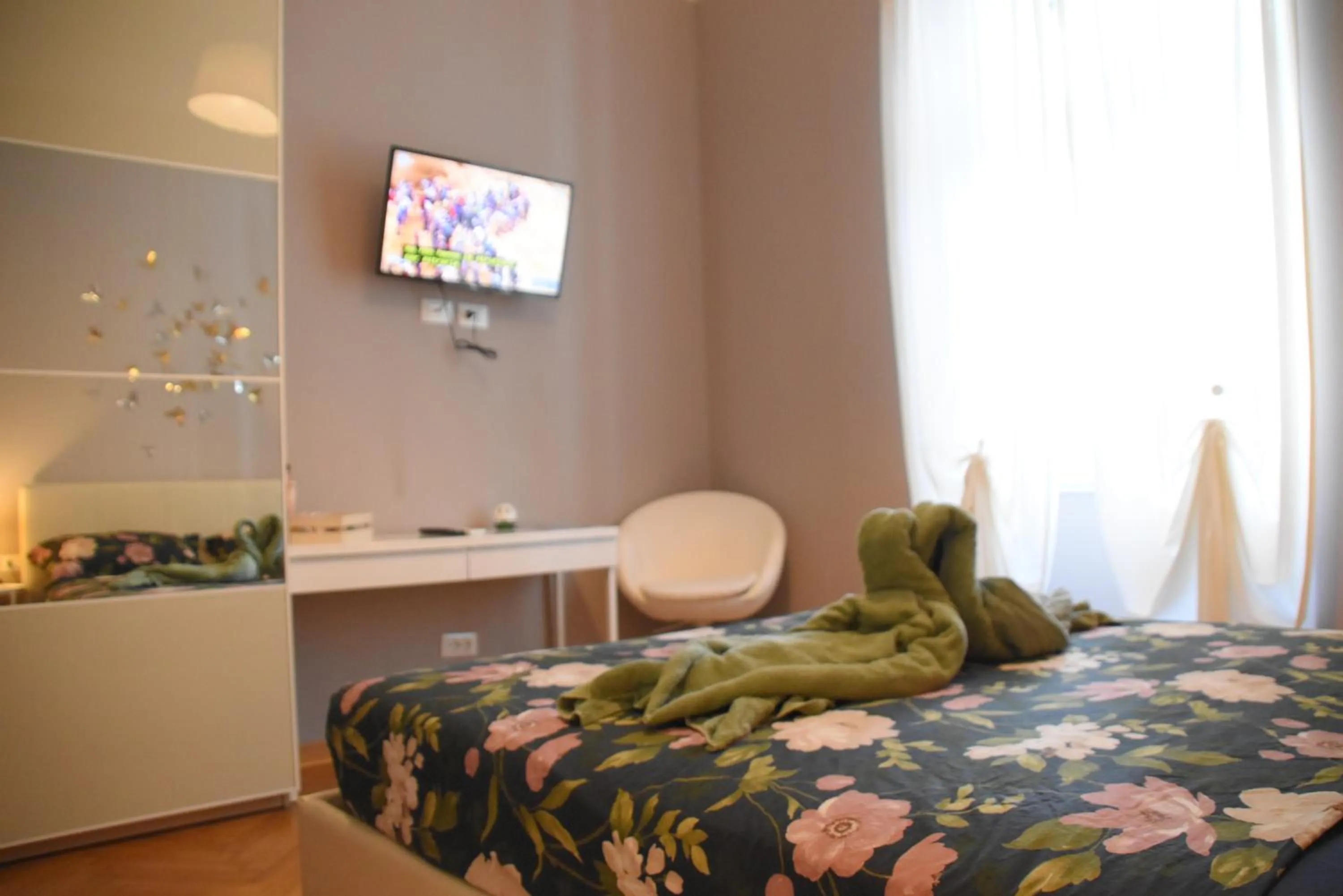 Photo of the whole room, Bed in Residence Montanelli