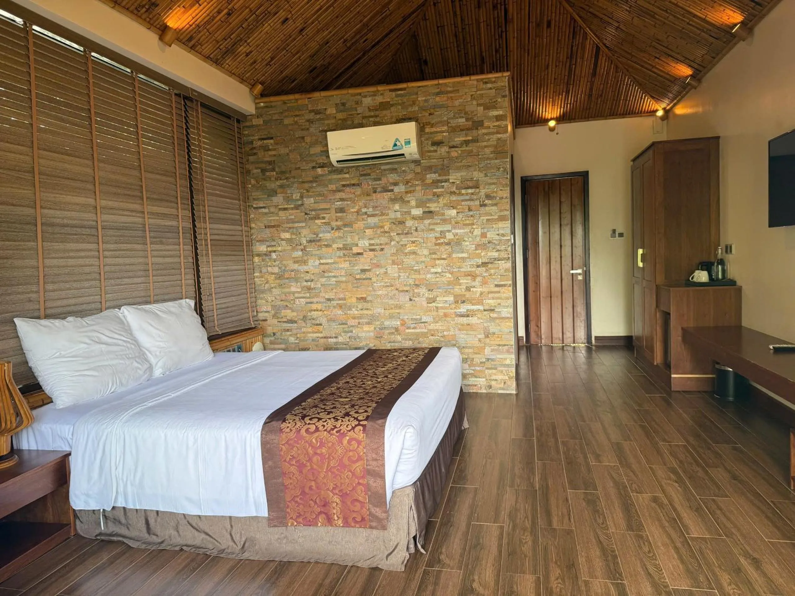 Bed in Coral Bay Resort