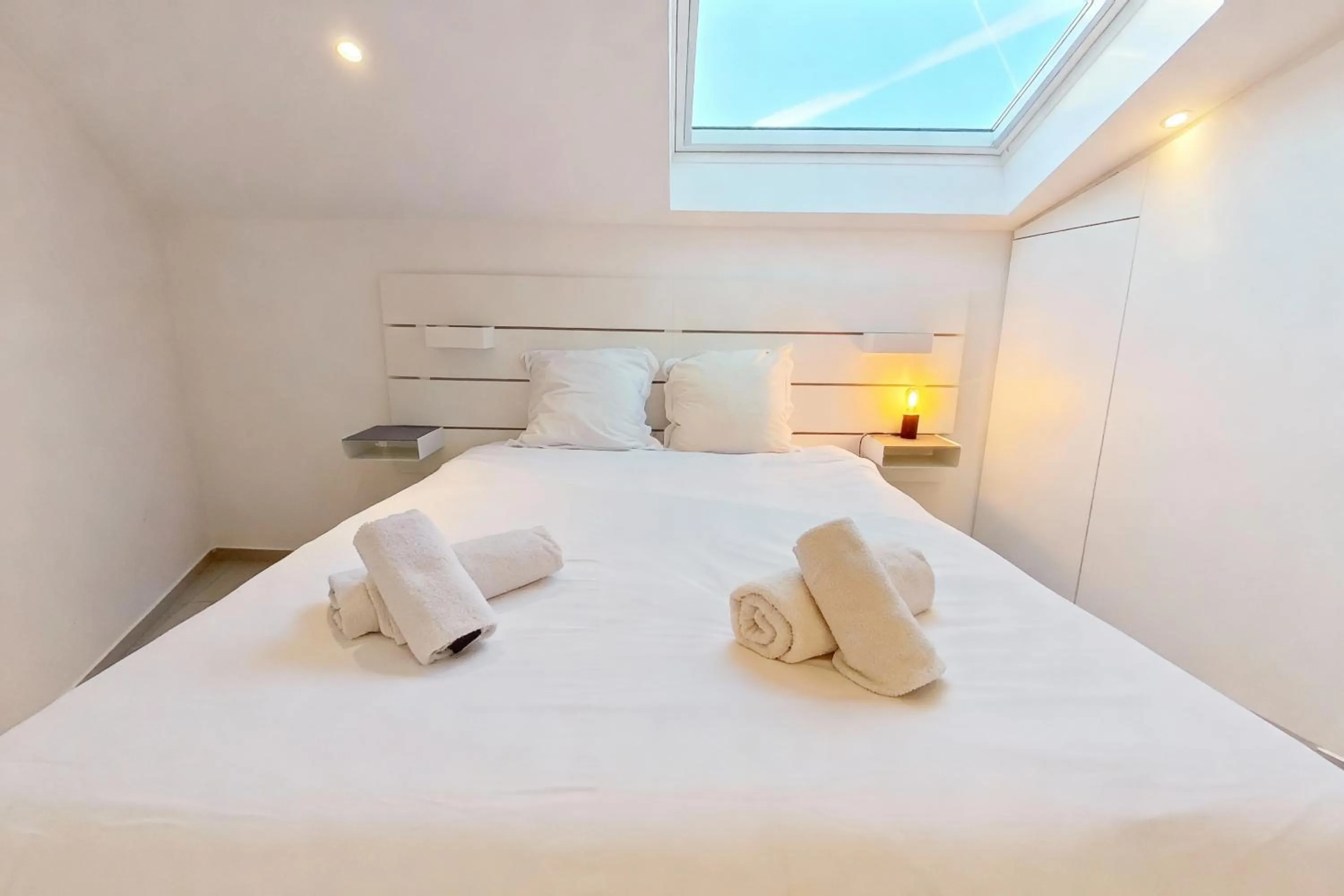 Bed in VILLA MARINA CANNES