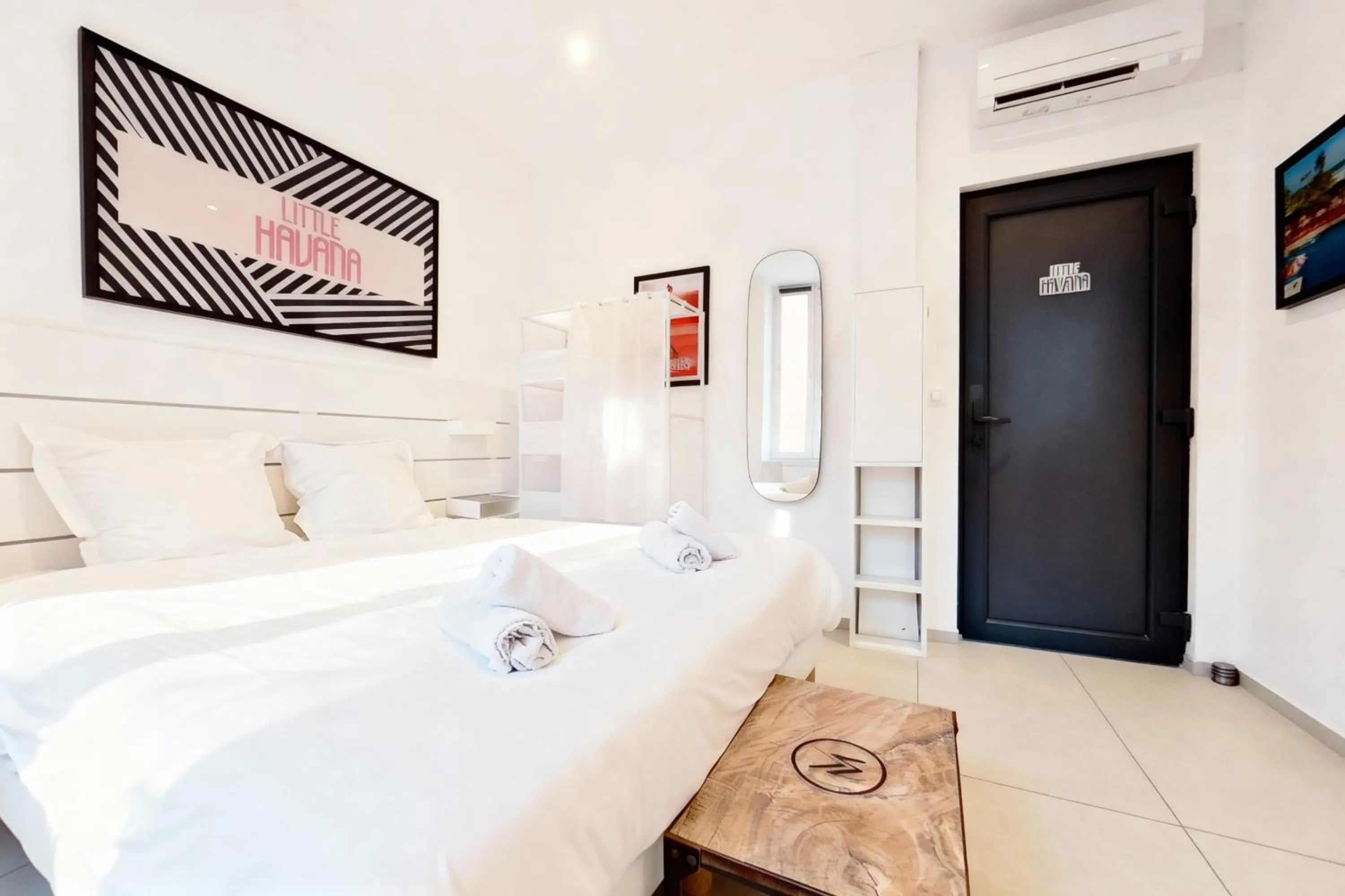 Bed in VILLA MARINA CANNES