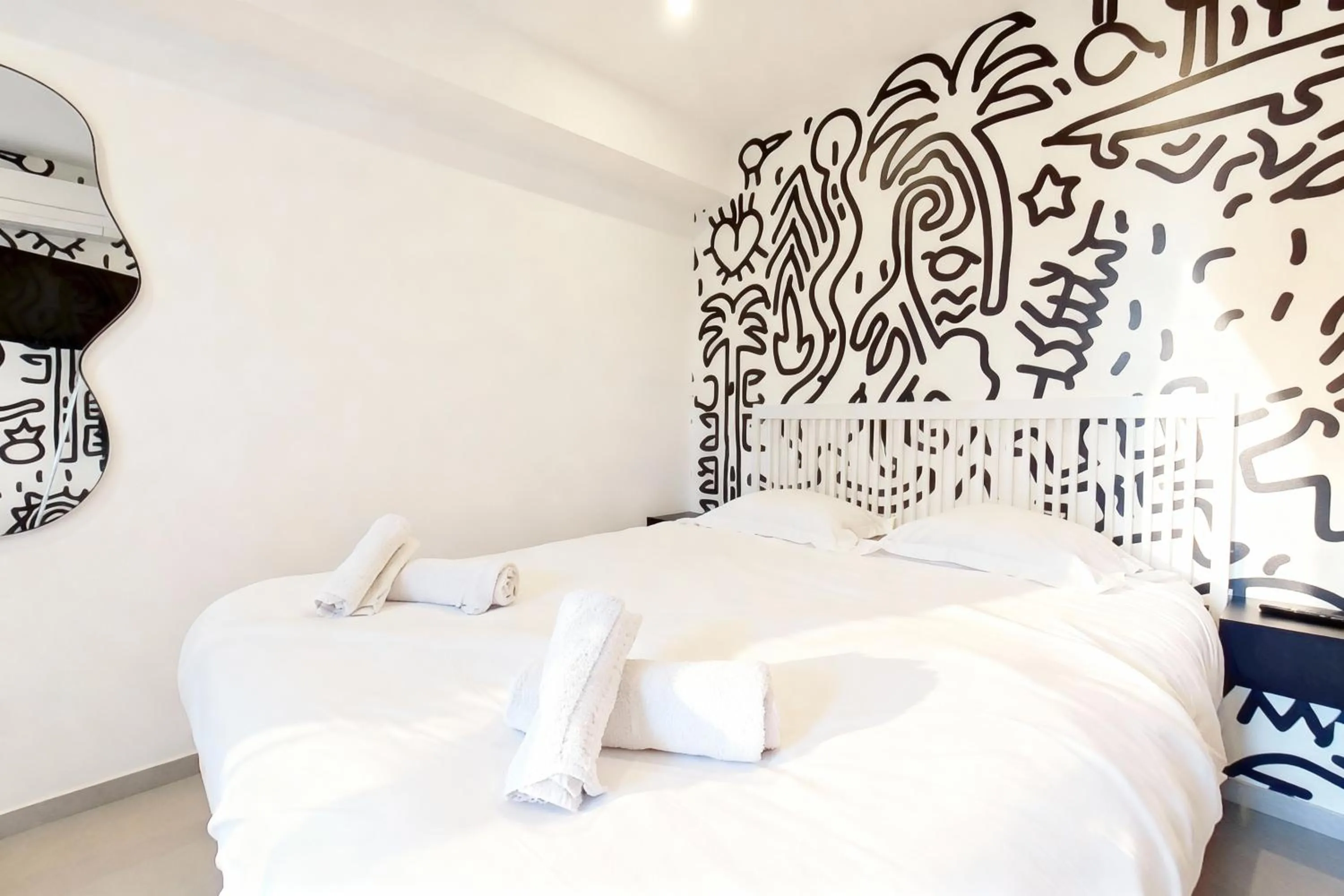 Bed in VILLA MARINA CANNES