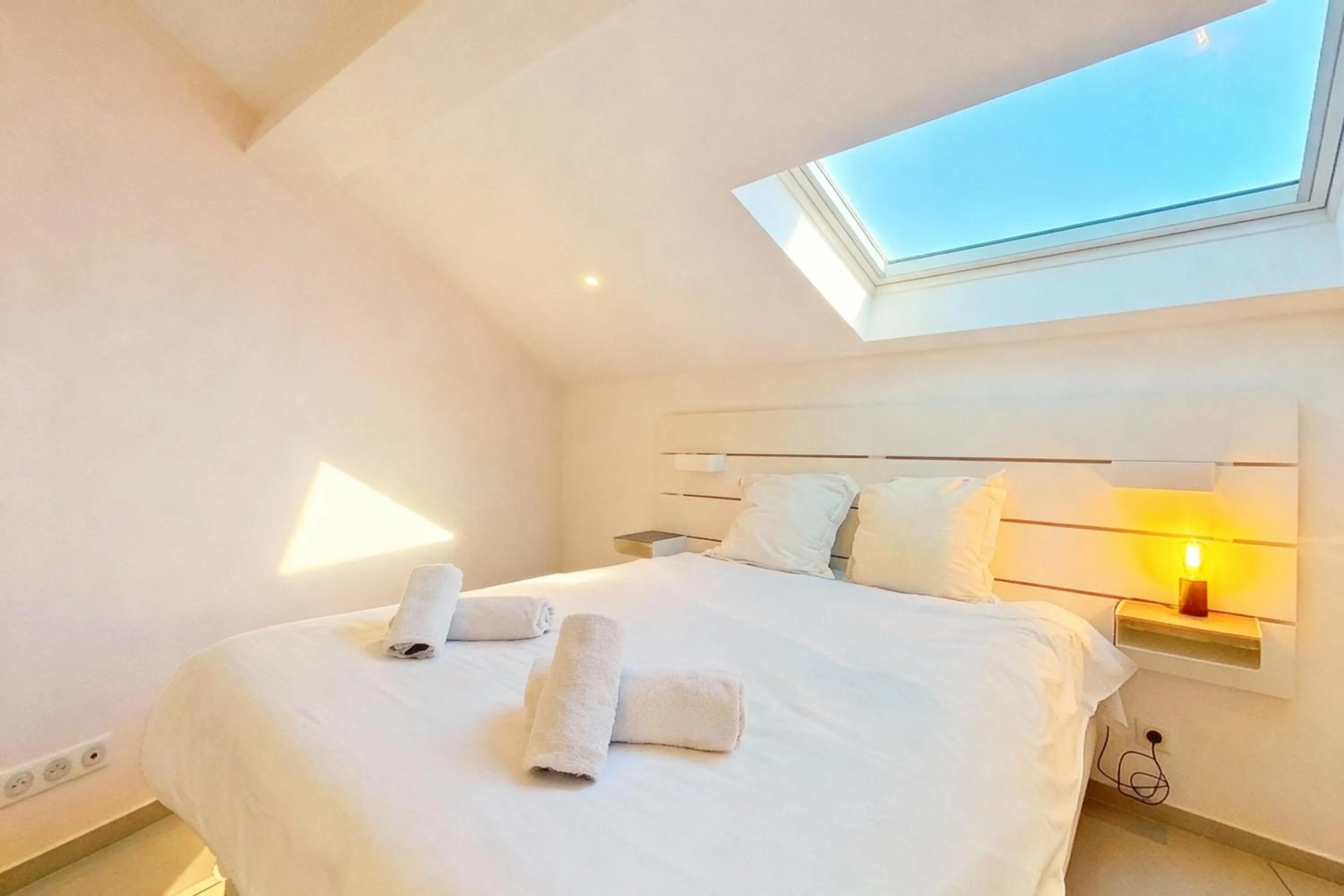 Bed in VILLA MARINA CANNES