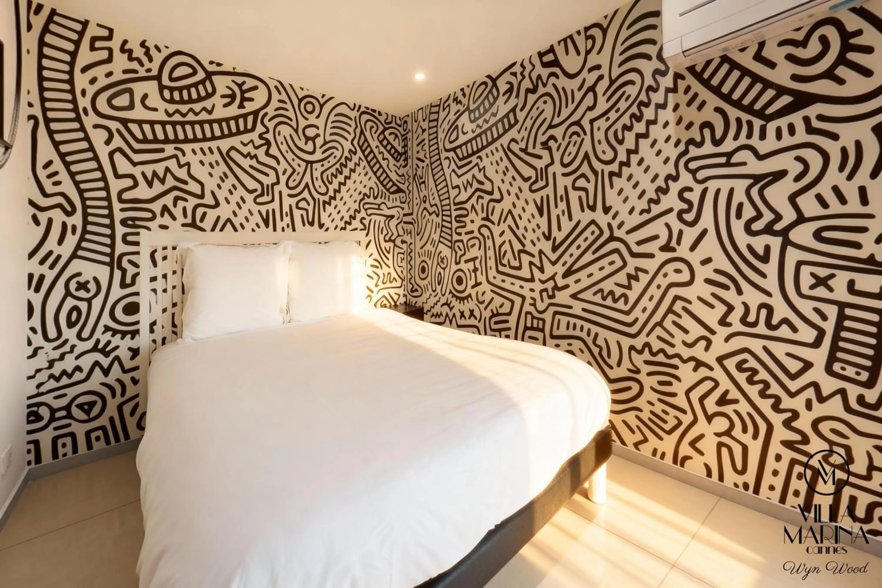 Bed in VILLA MARINA CANNES