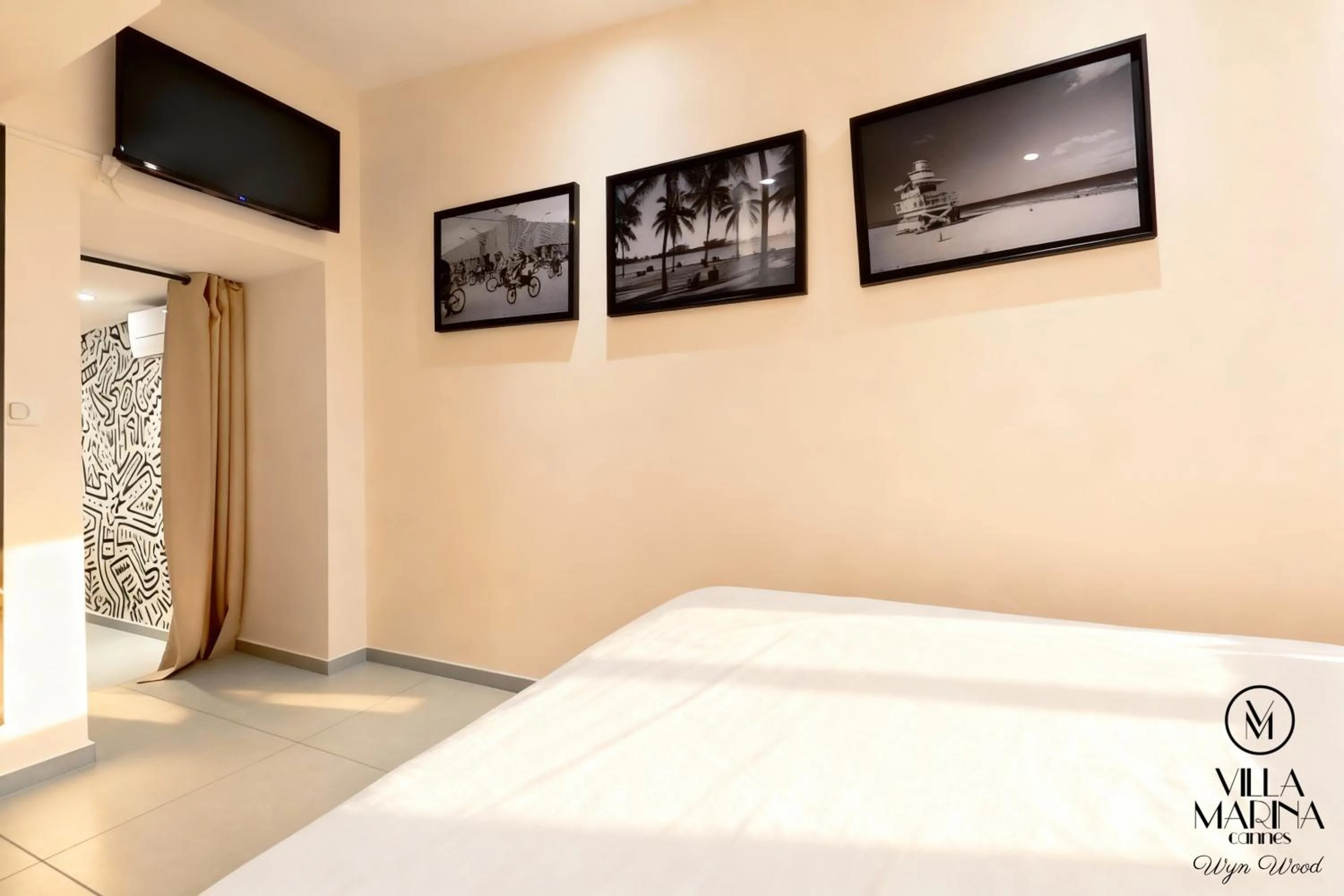 Bed in VILLA MARINA CANNES