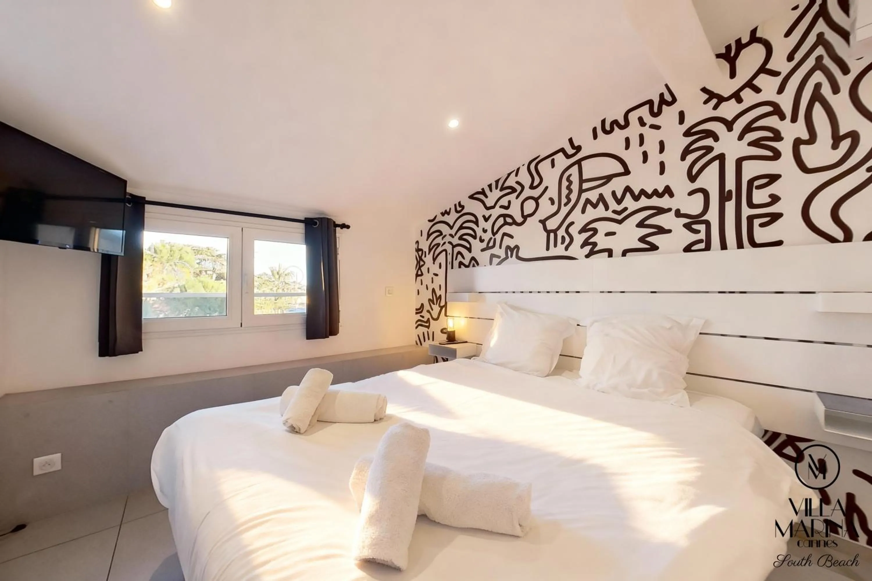 Bed in VILLA MARINA CANNES