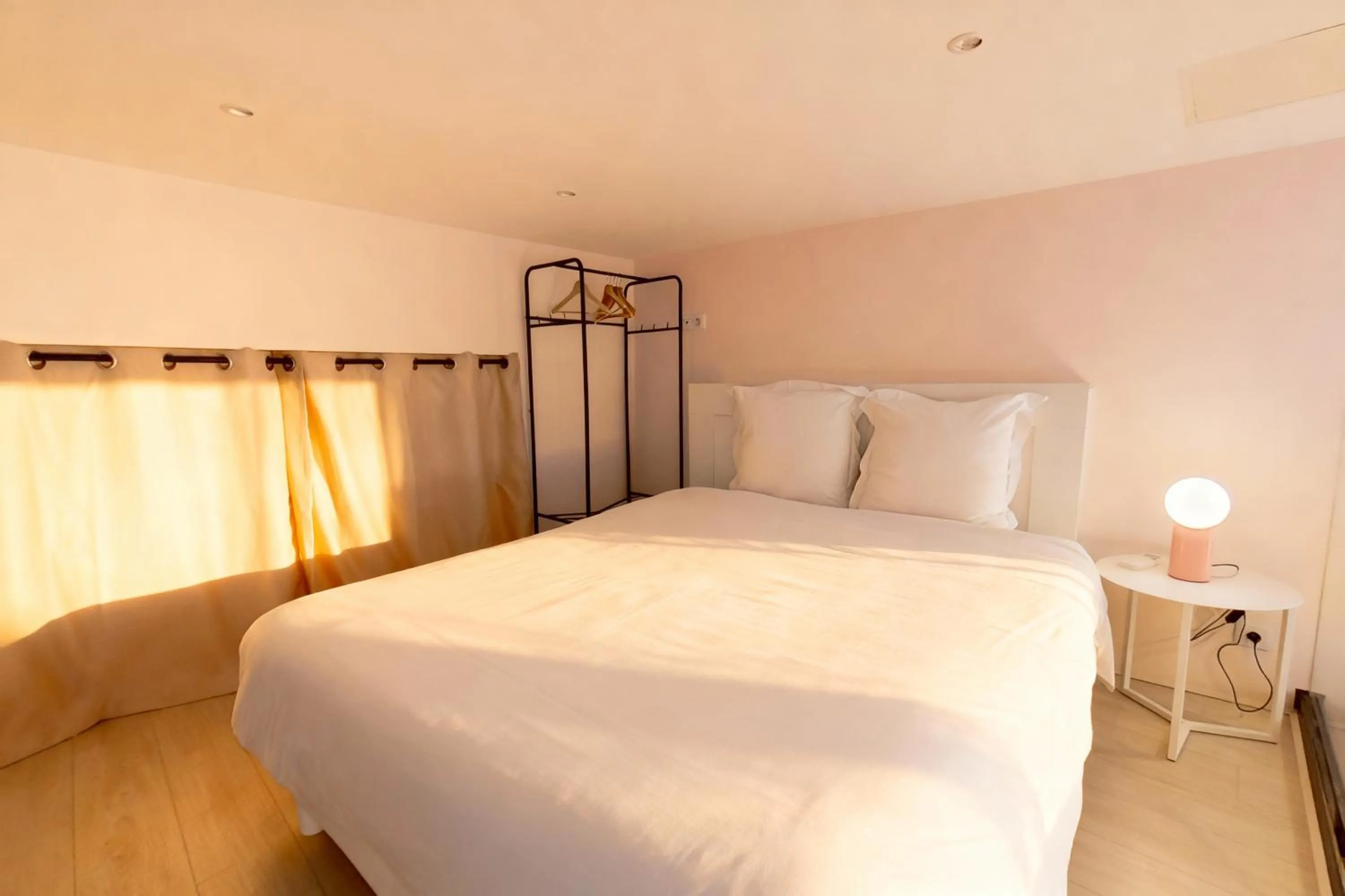 Bed in VILLA MARINA CANNES