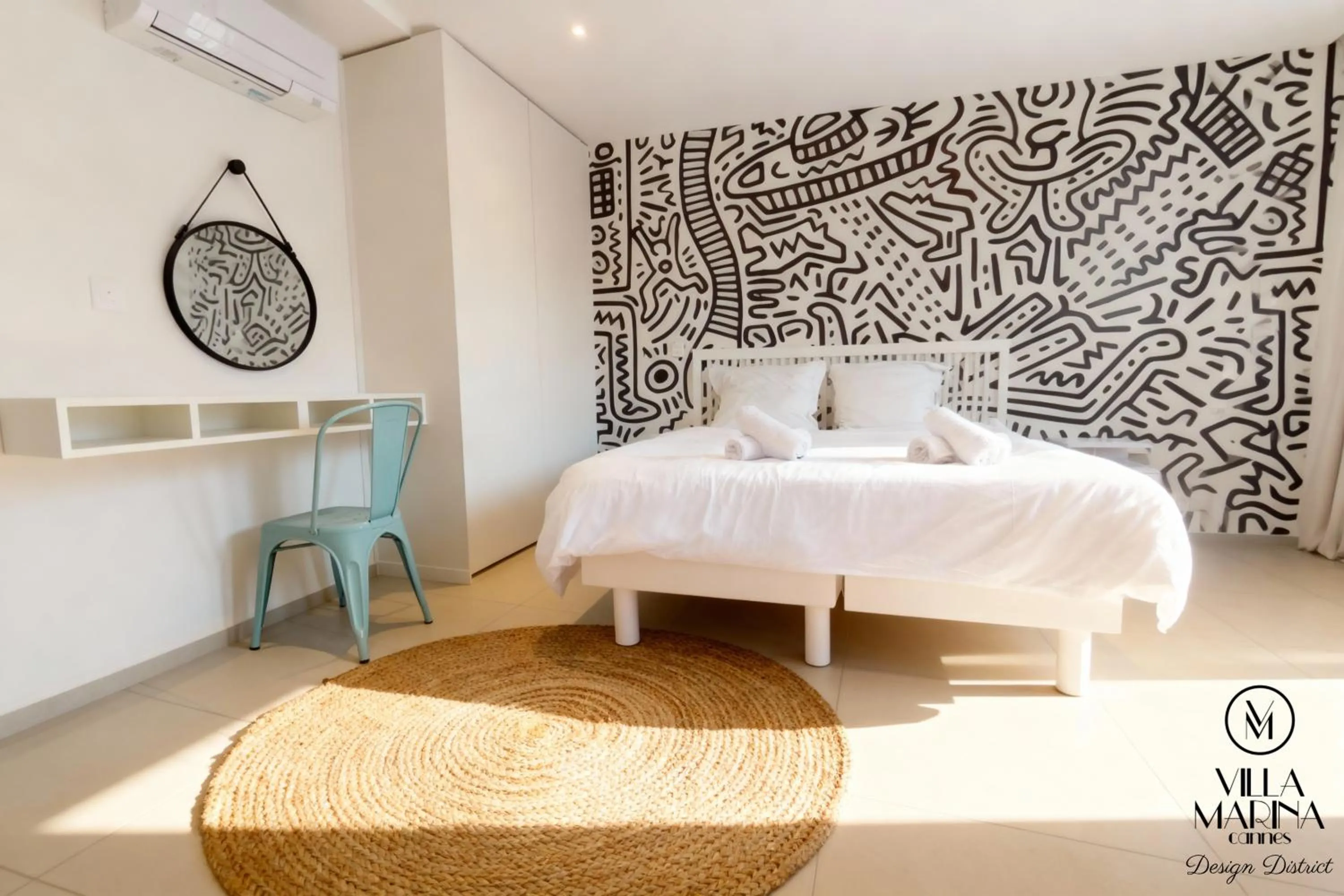 Bed in VILLA MARINA CANNES