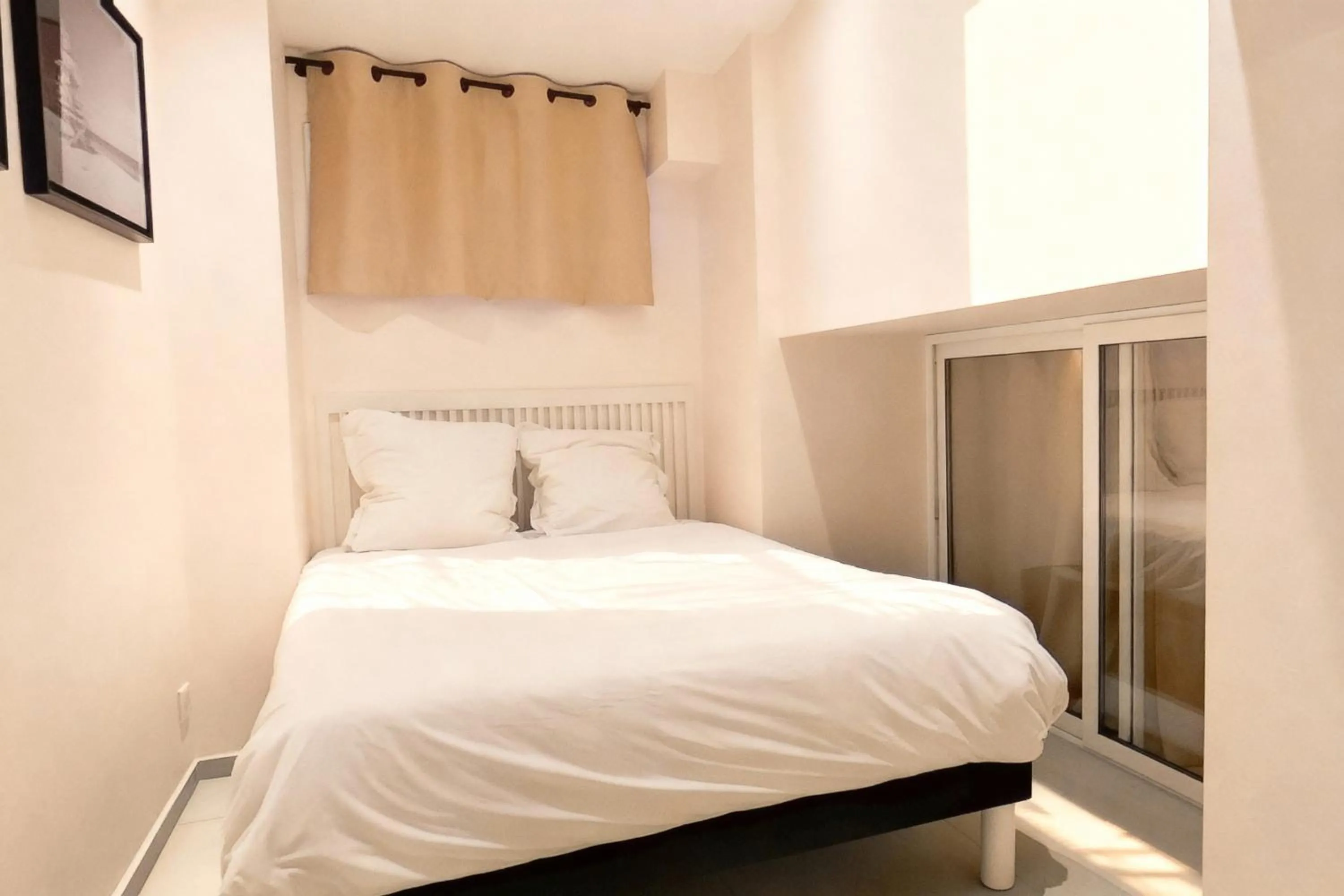 Bed in VILLA MARINA CANNES