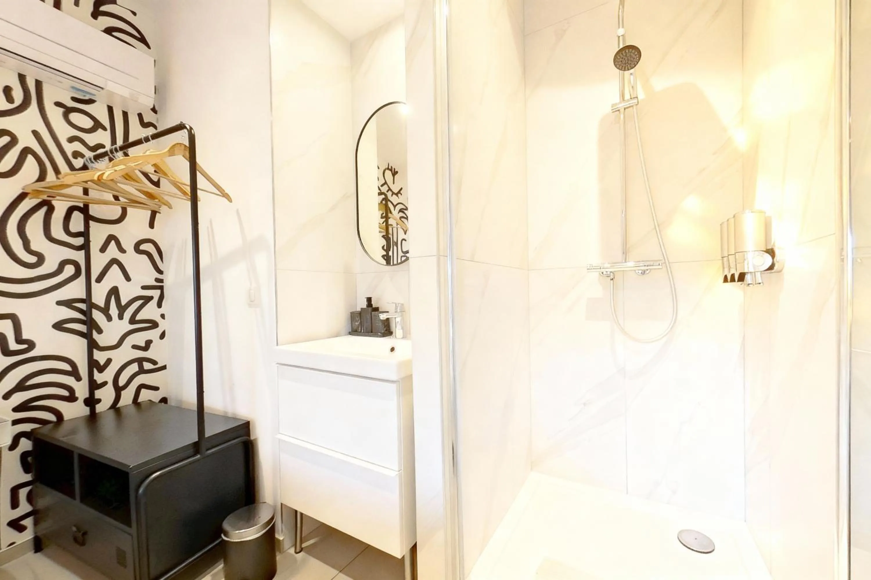 Shower in VILLA MARINA CANNES