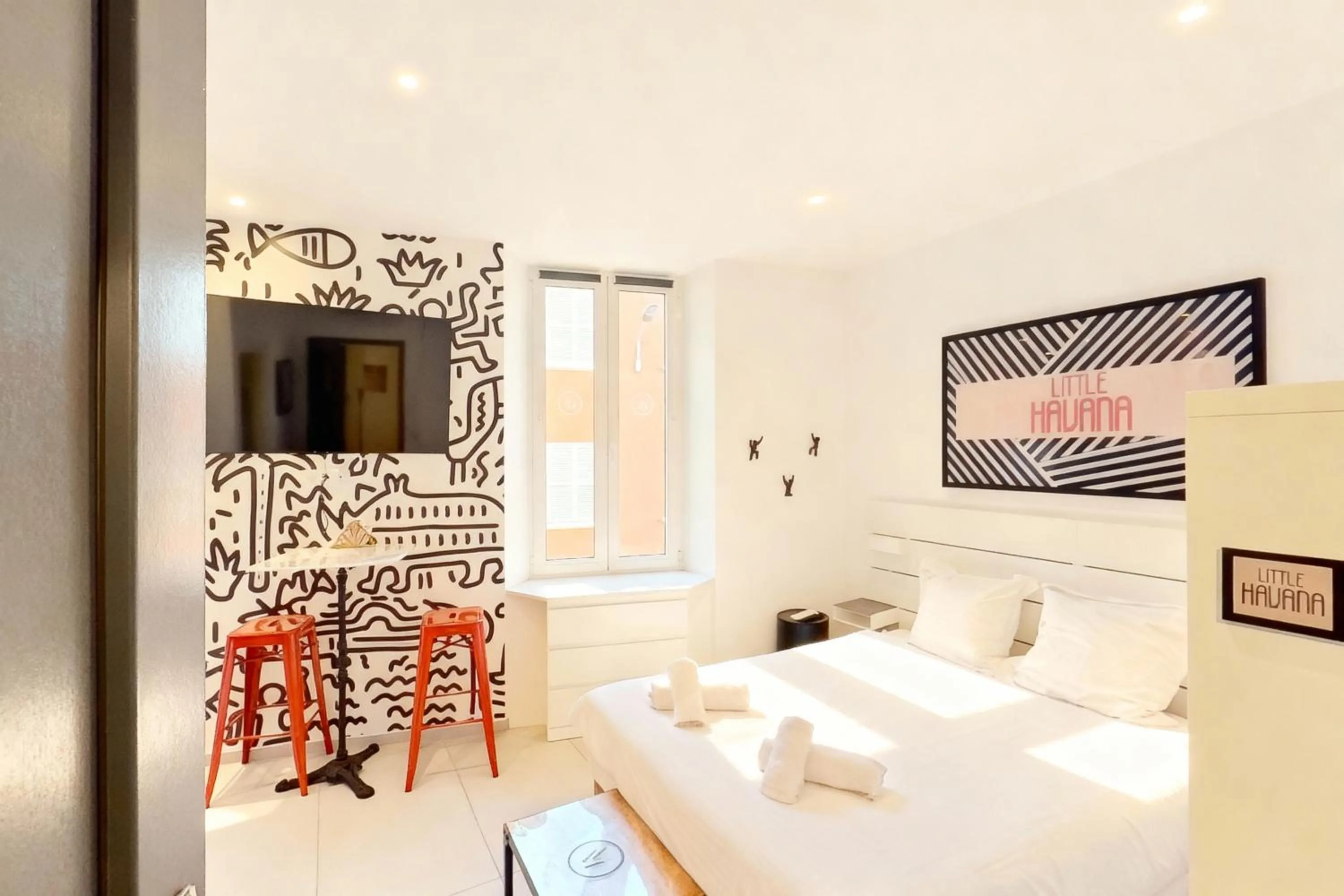 Bed in VILLA MARINA CANNES