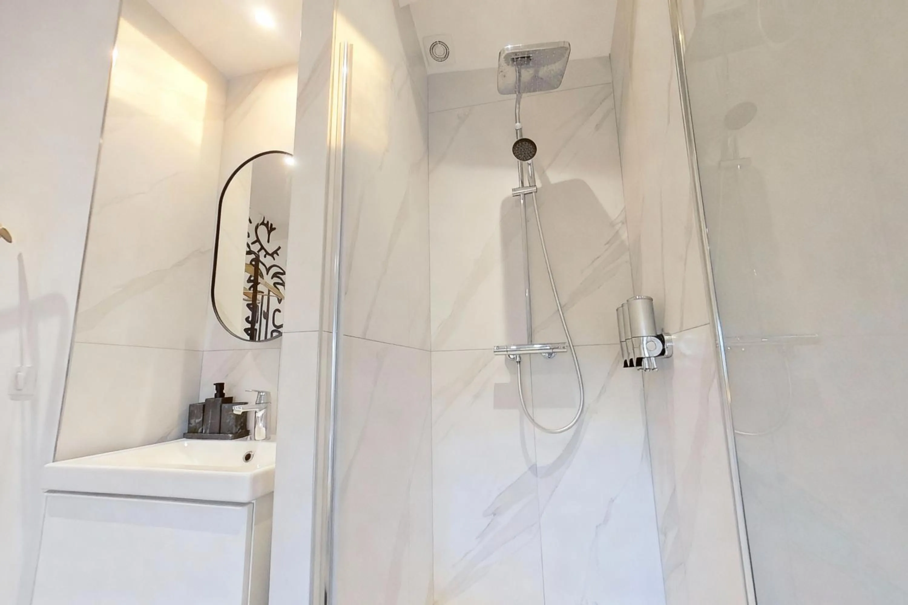 Shower in VILLA MARINA CANNES