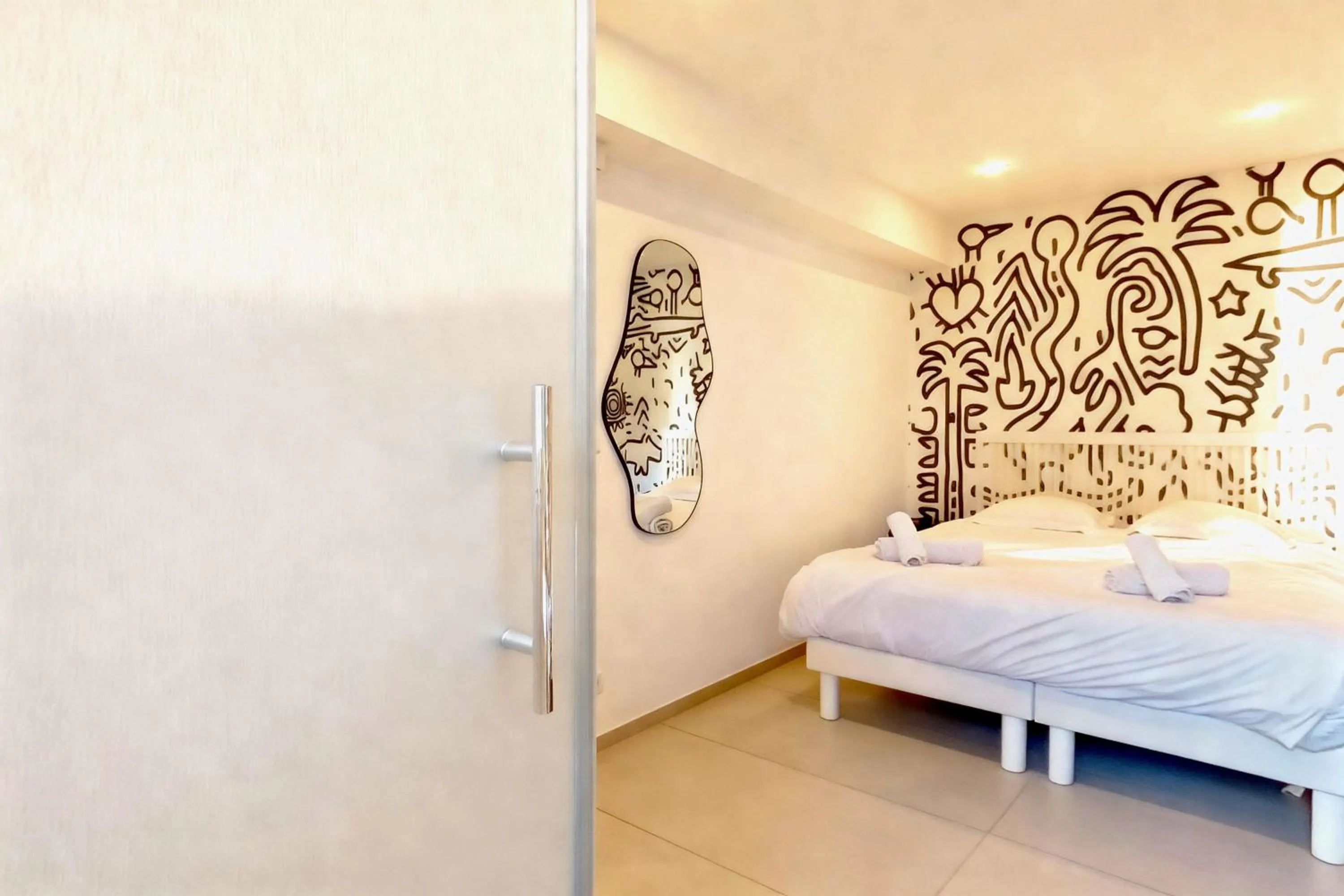 Bed in VILLA MARINA CANNES