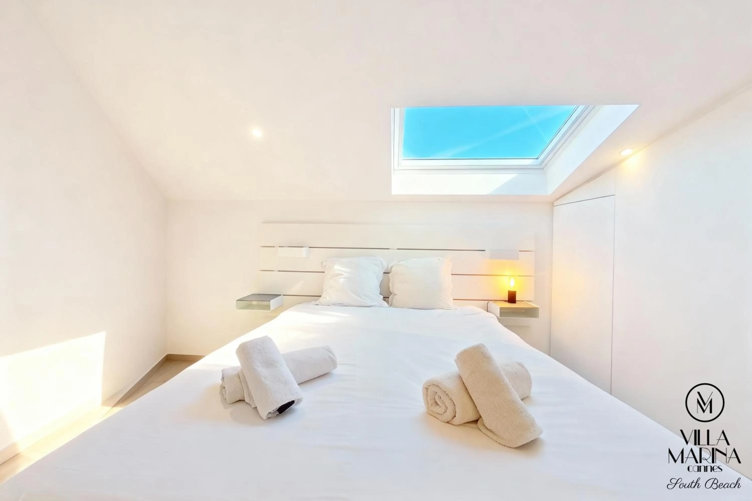 Bed in VILLA MARINA CANNES