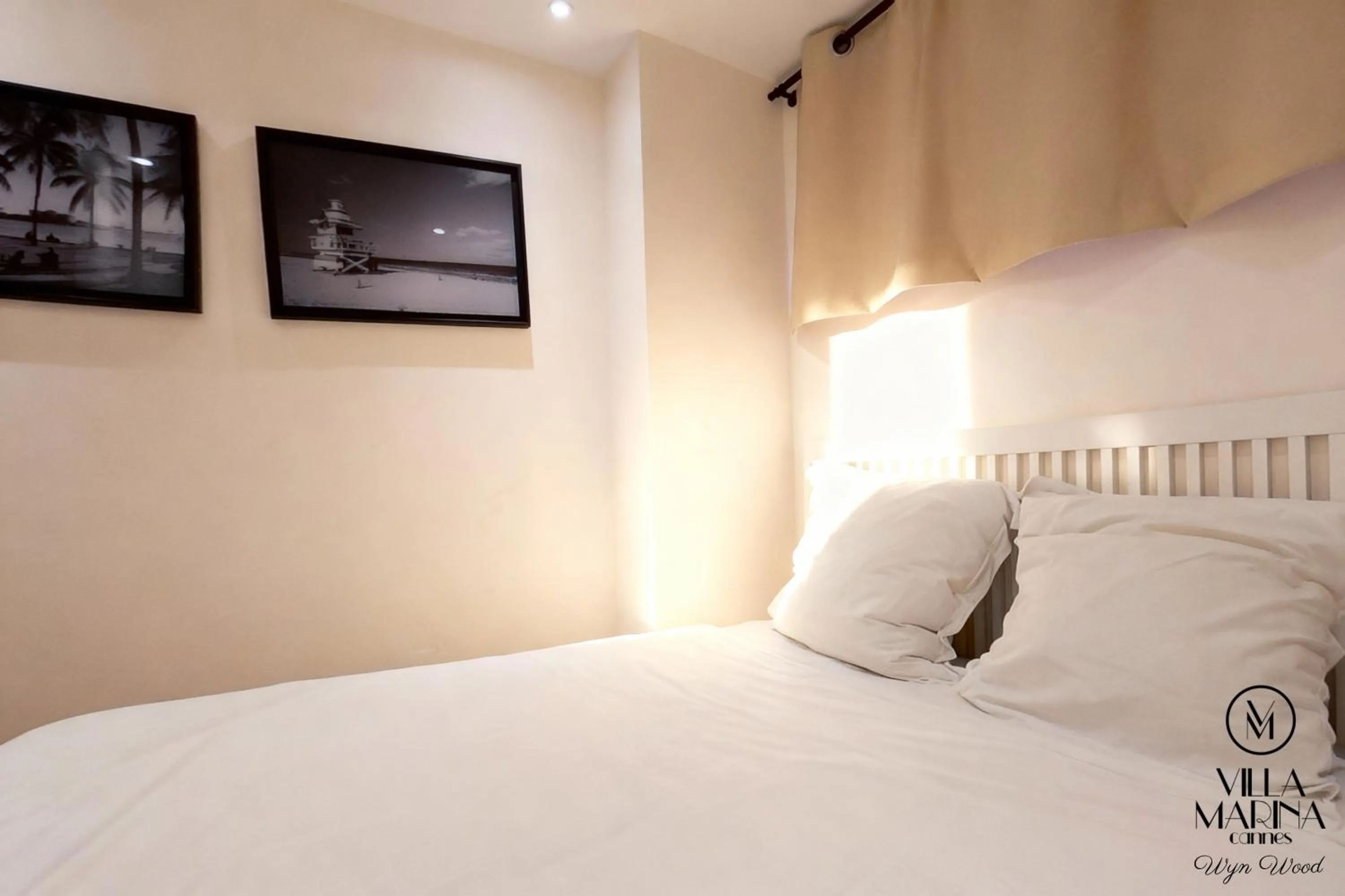 Bed in VILLA MARINA CANNES