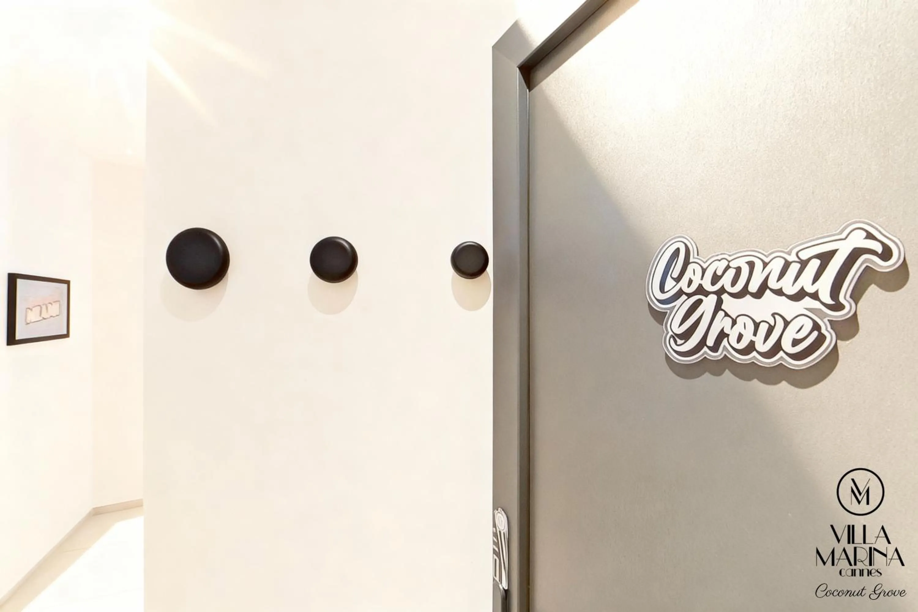 Logo/Certificate/Sign in VILLA MARINA CANNES