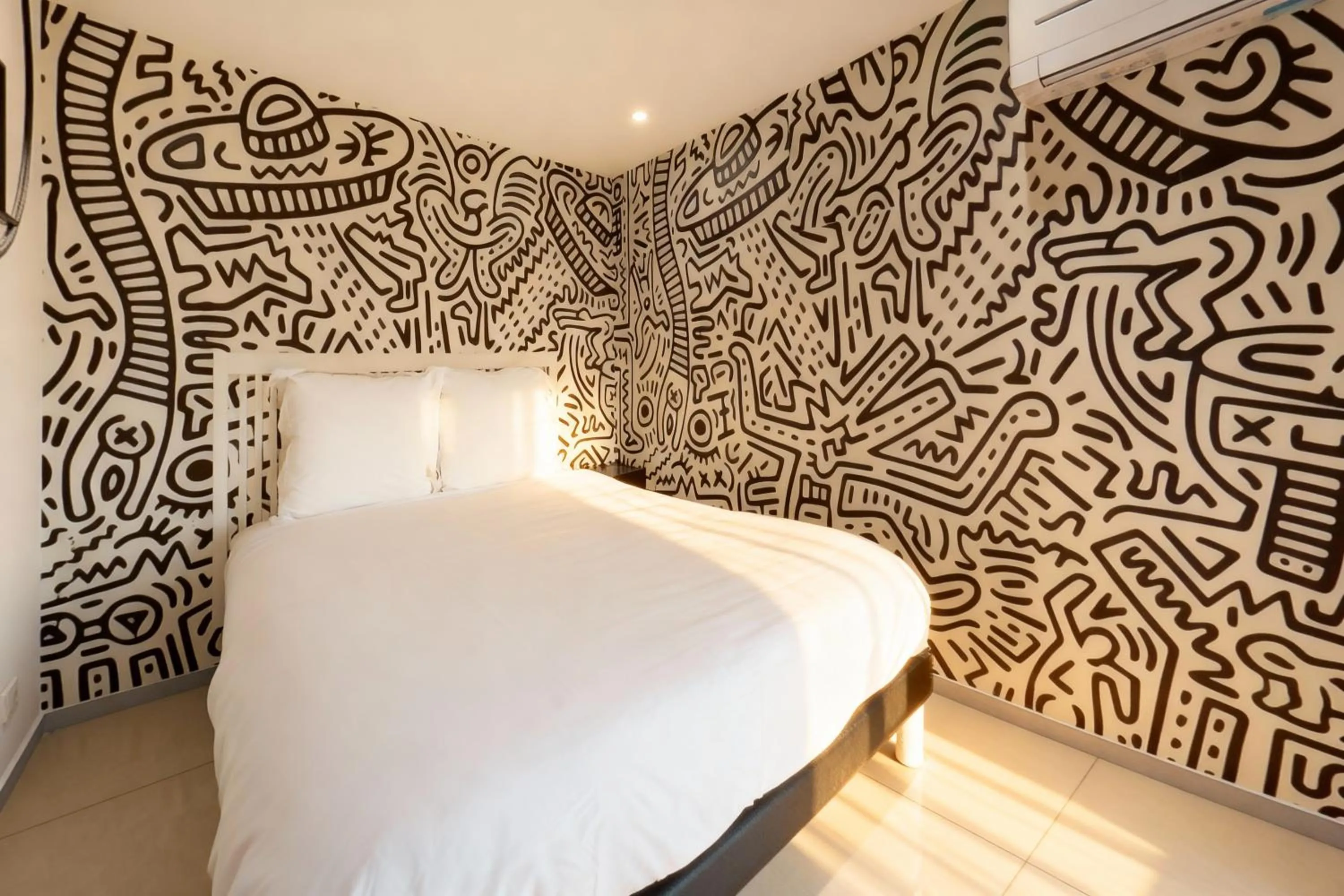 Bed in VILLA MARINA CANNES