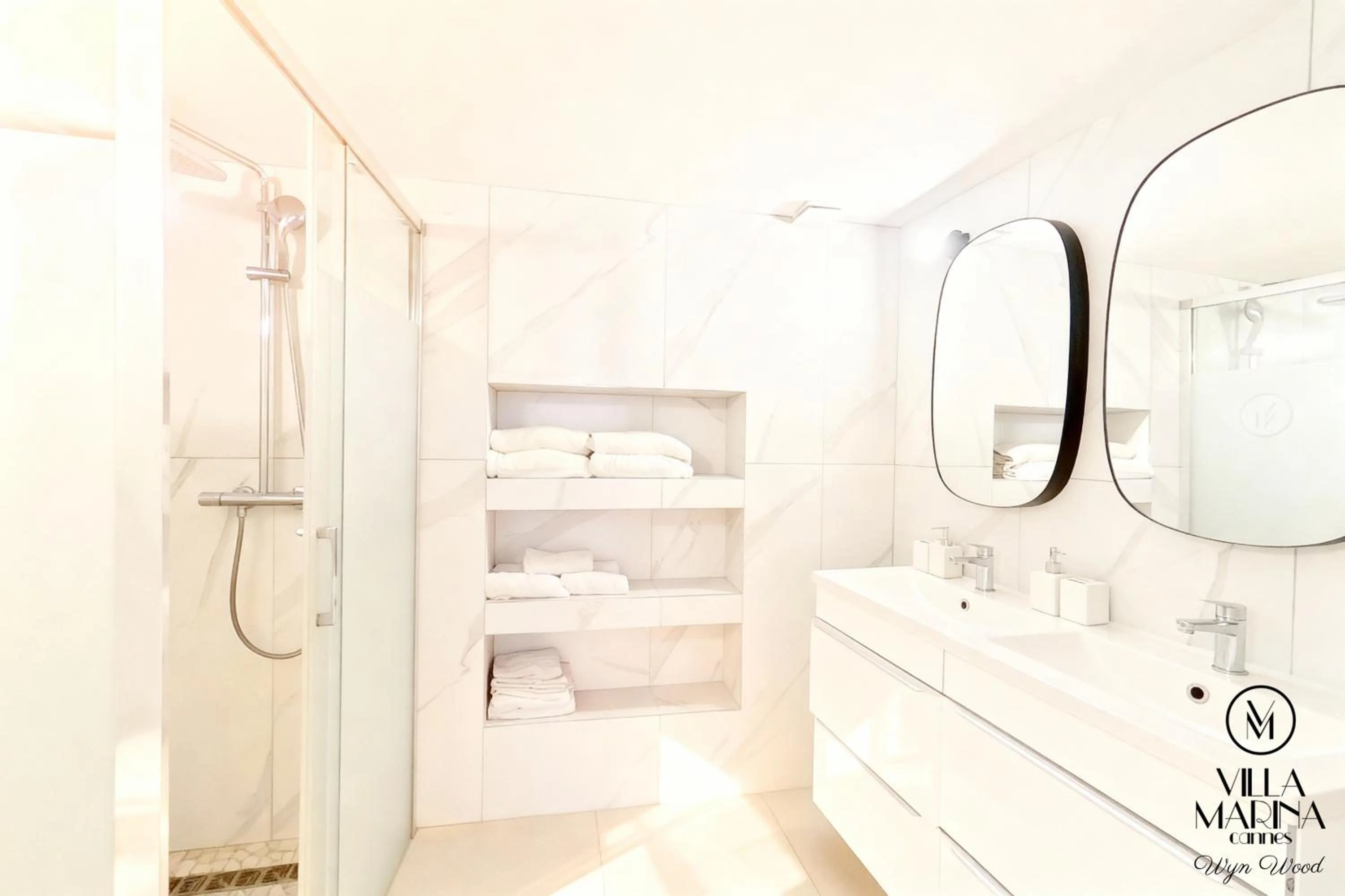 Shower in VILLA MARINA CANNES