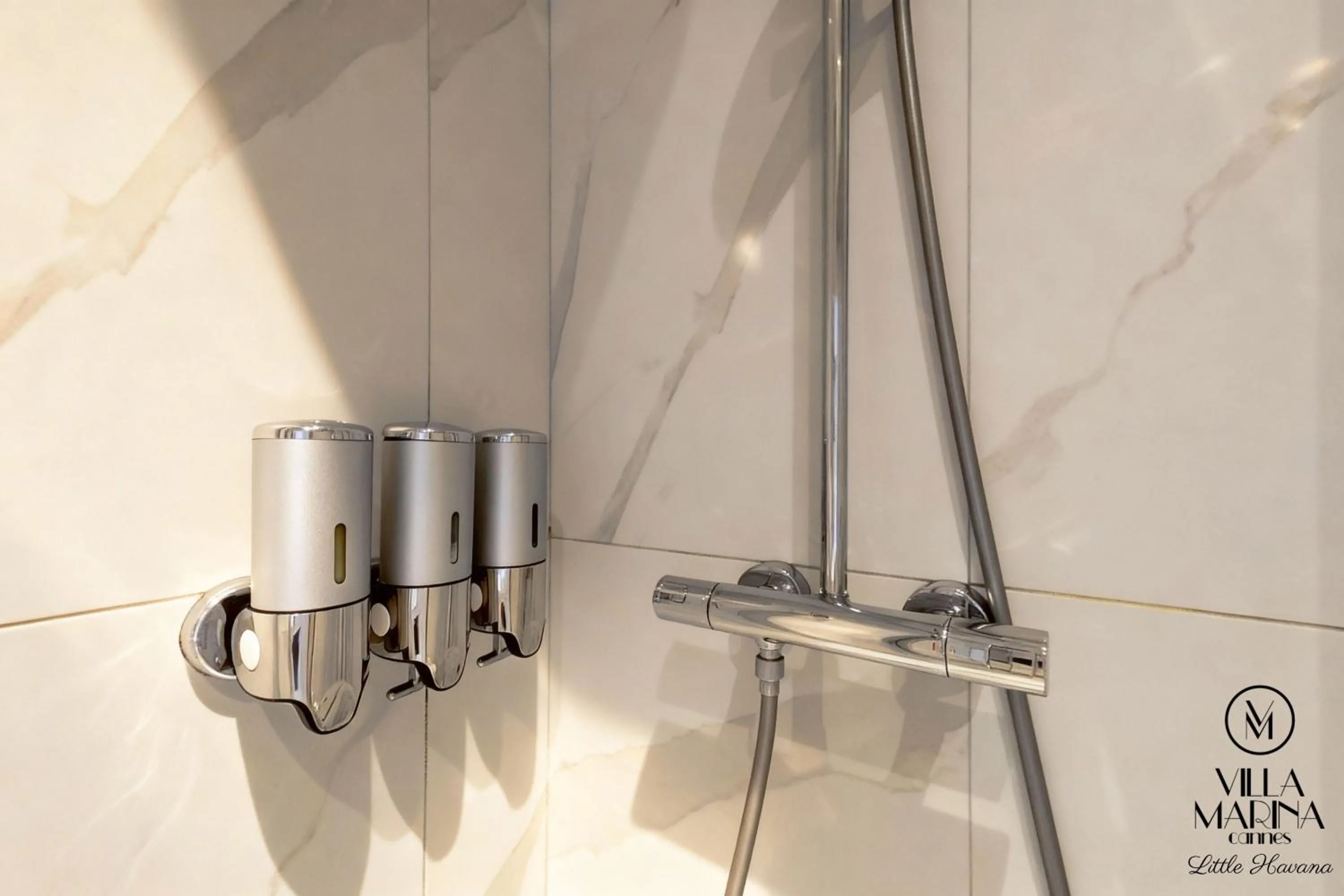 Shower in VILLA MARINA CANNES