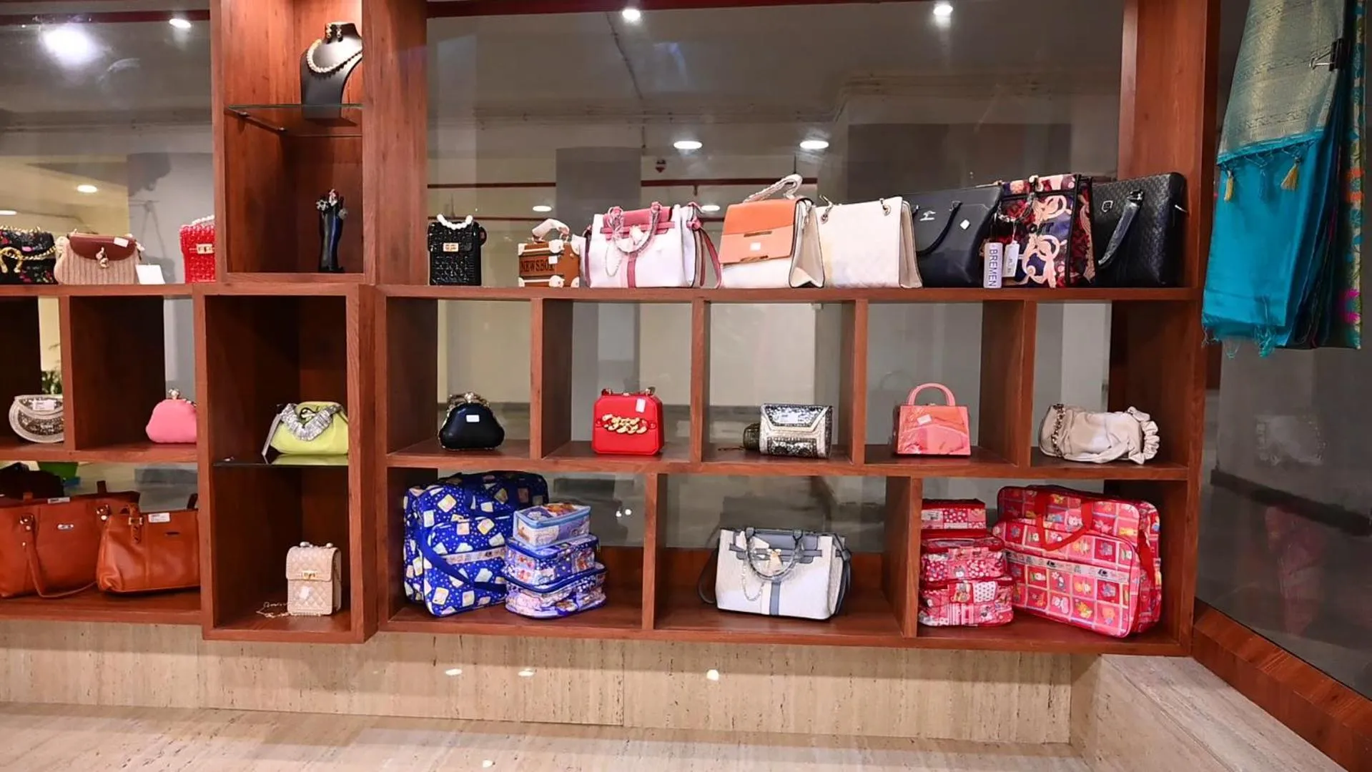 Shopping Area in Seven Hills Hotel