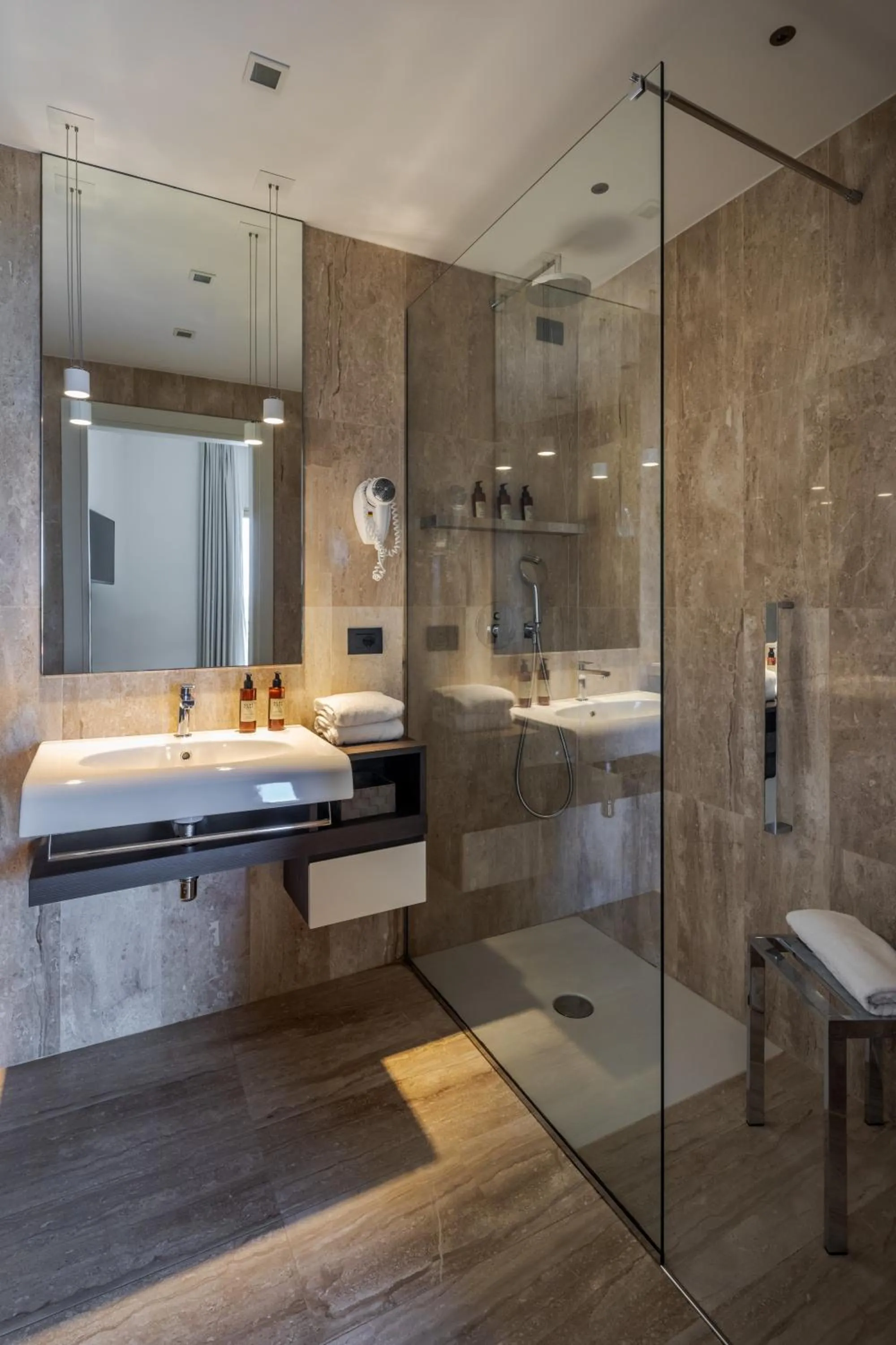 Shower in Cala Cuncheddi - VRetreats