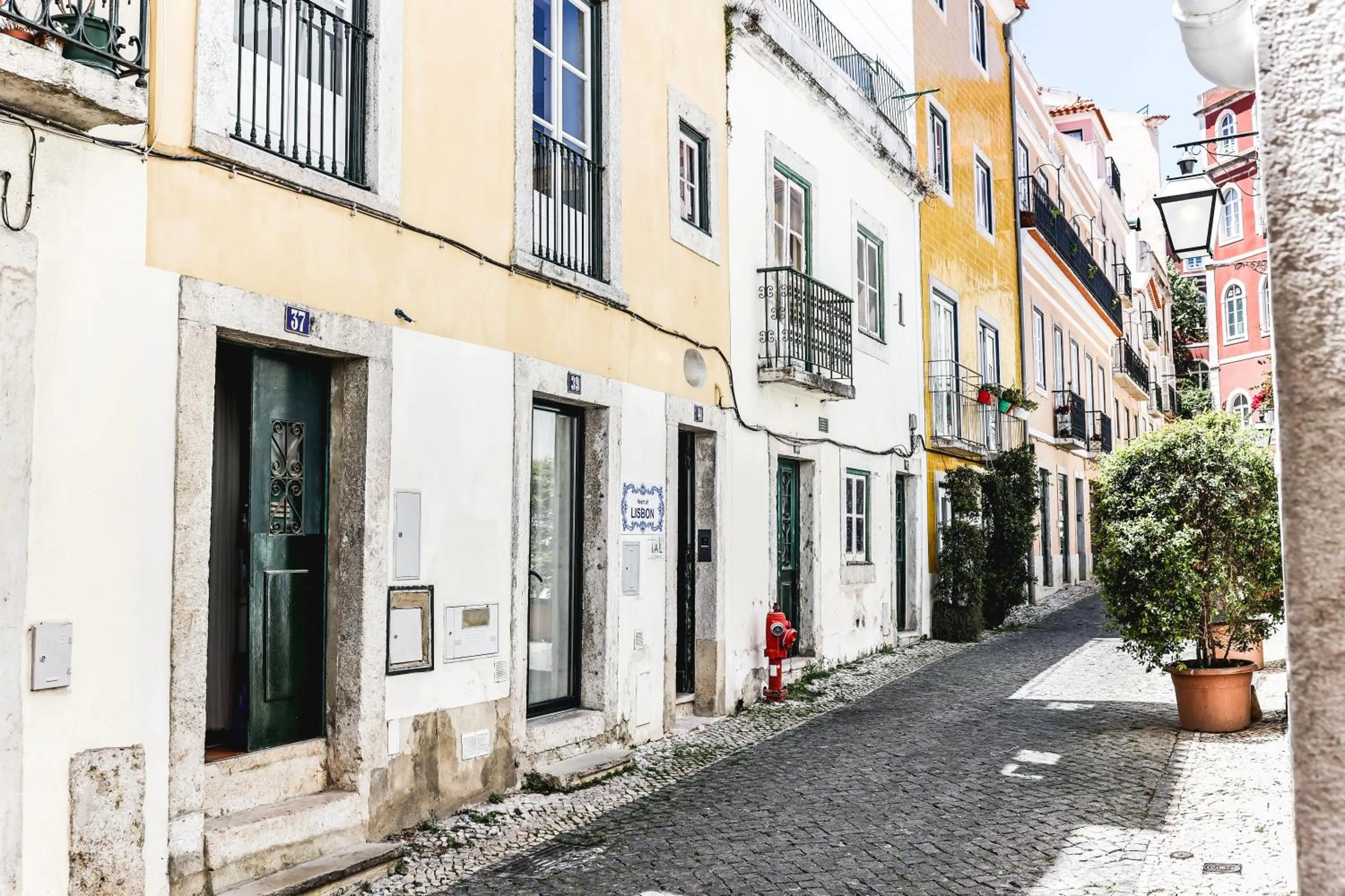 Facade/entrance in Heart of Lisbon