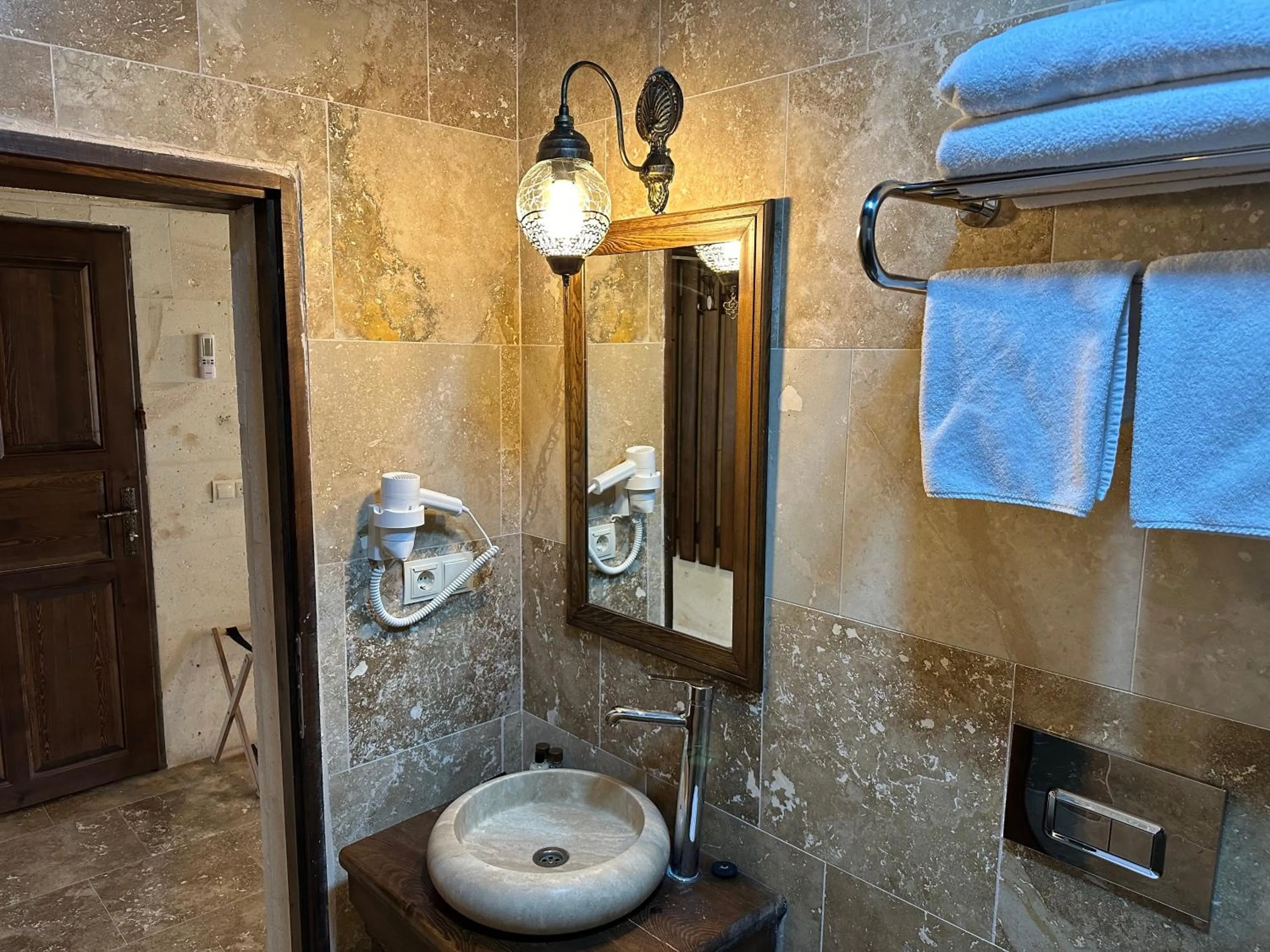 Shower in Virtus Cappadocia Hotel Göreme