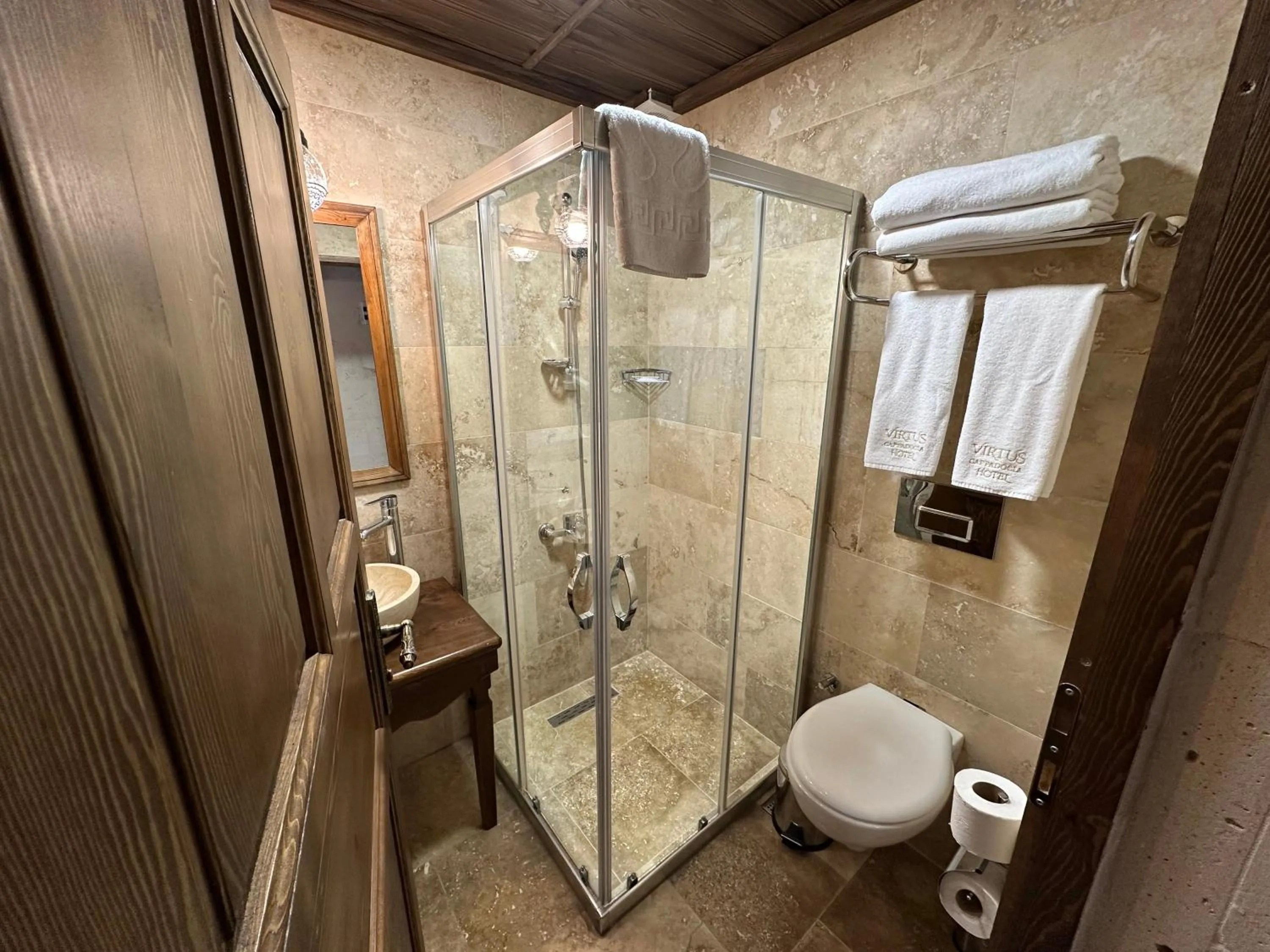 Shower in Virtus Cappadocia Hotel Göreme